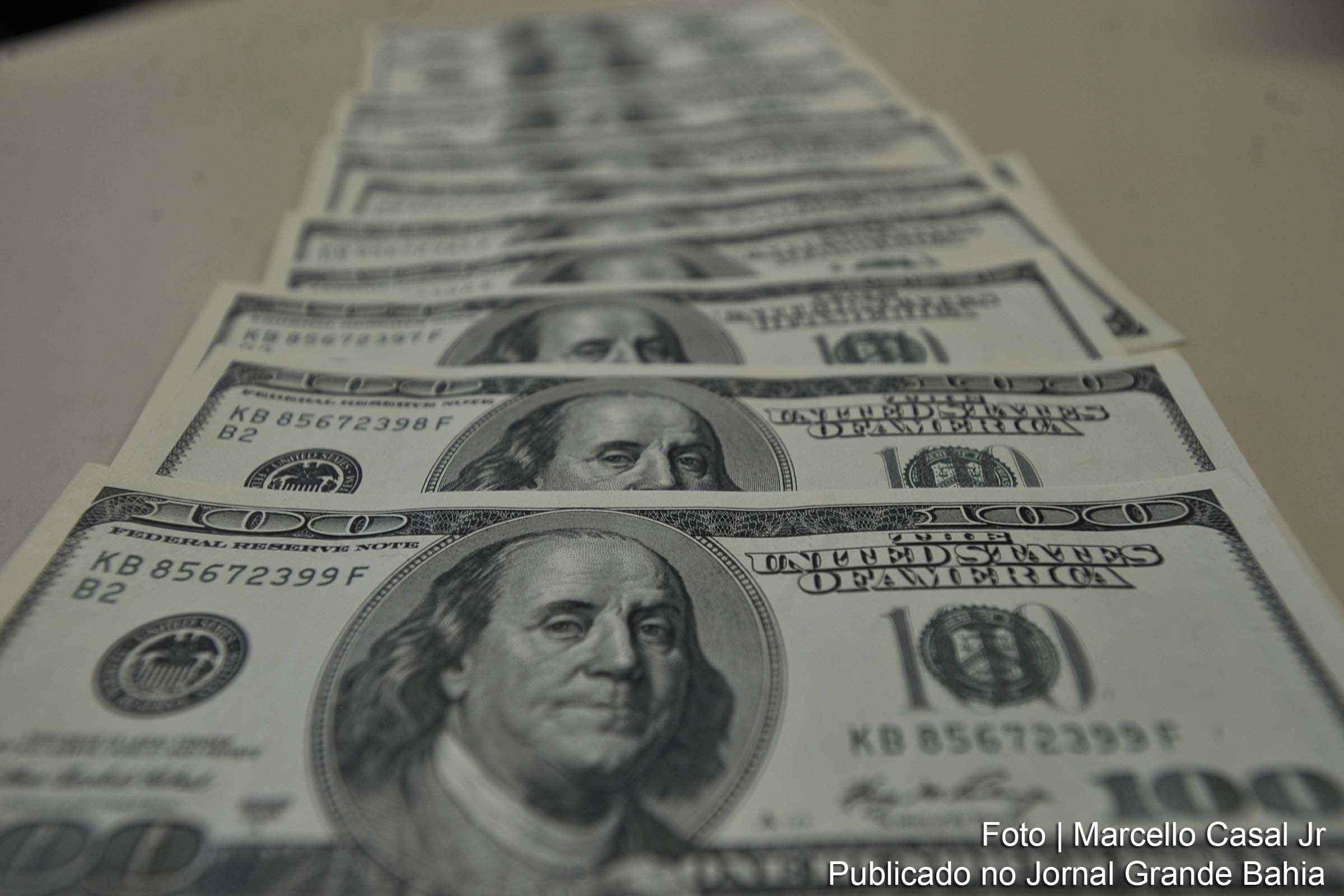 Política econômica neoliberal do Governo Bolsonaro derrubou capacidade de compra do real, frente ao dólar.