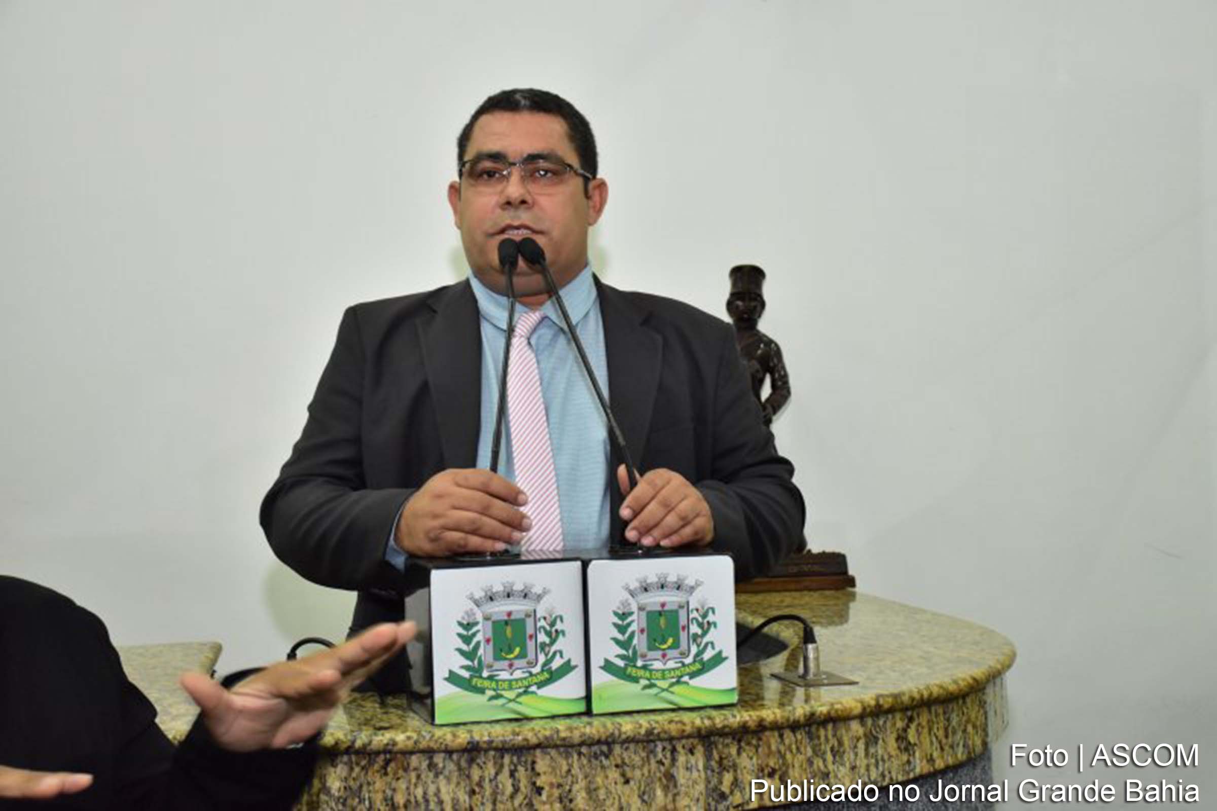 Gilmar Amorim: aquele povo está jogado ao lixo, ao esgoto, aos ratos e baratas. É um descaso com a população da Queimadinha.