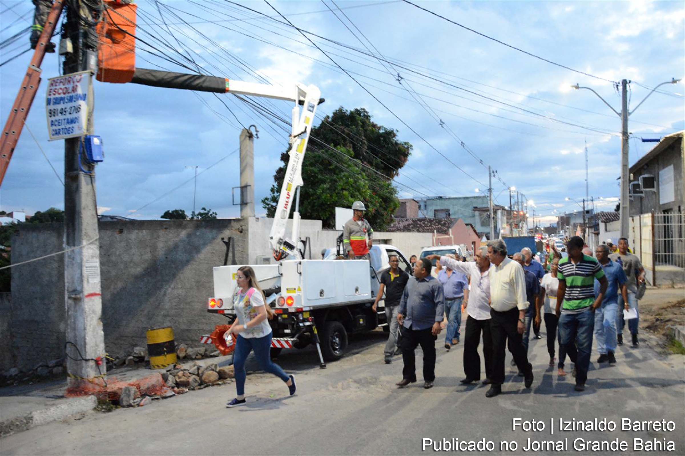 Prefeitura de Feira de Santana inaugura nova iluminação em LED no Bairro Feira X