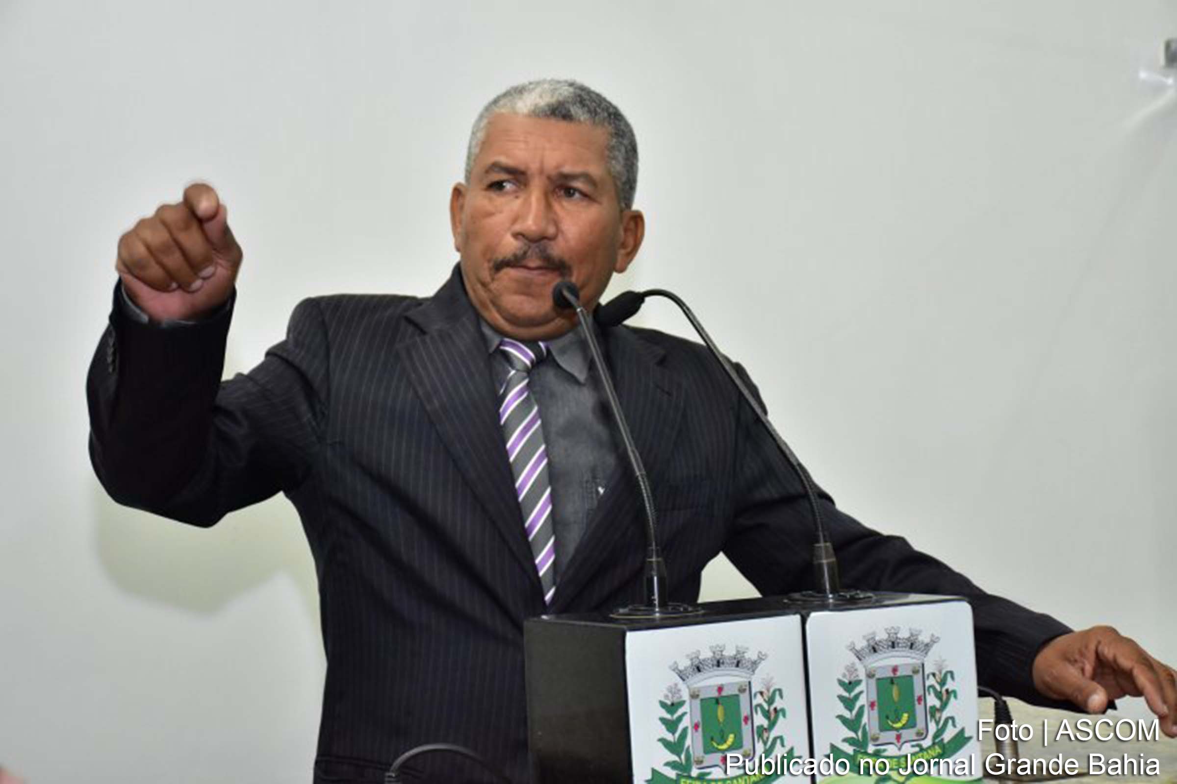 José Marques (Zé Curuca): tiraram o ônibus da empresa Rosa que dá acesso ao Limoeiro e o povo está reclamando, está fazendo manifestação. Nós precisamos nos unir para saber porque tiraram o transporte do local.