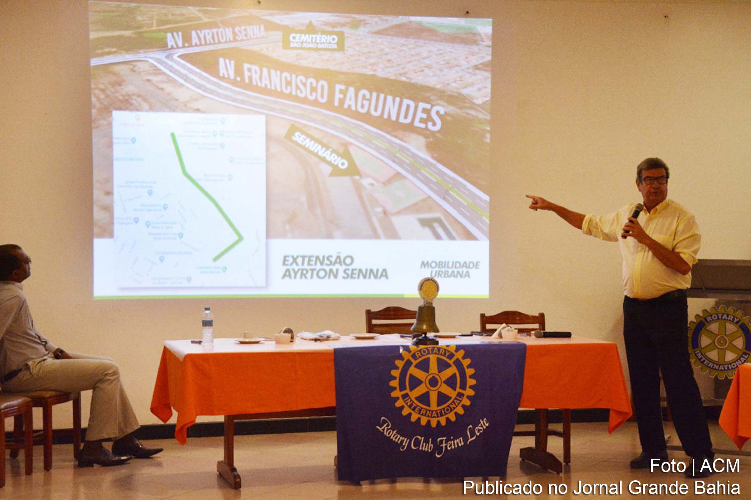 Prefeito Colbert Martins Filho comentou sobre melhorias em Feira de Santana, durante reunião do Rotary Club Feira.