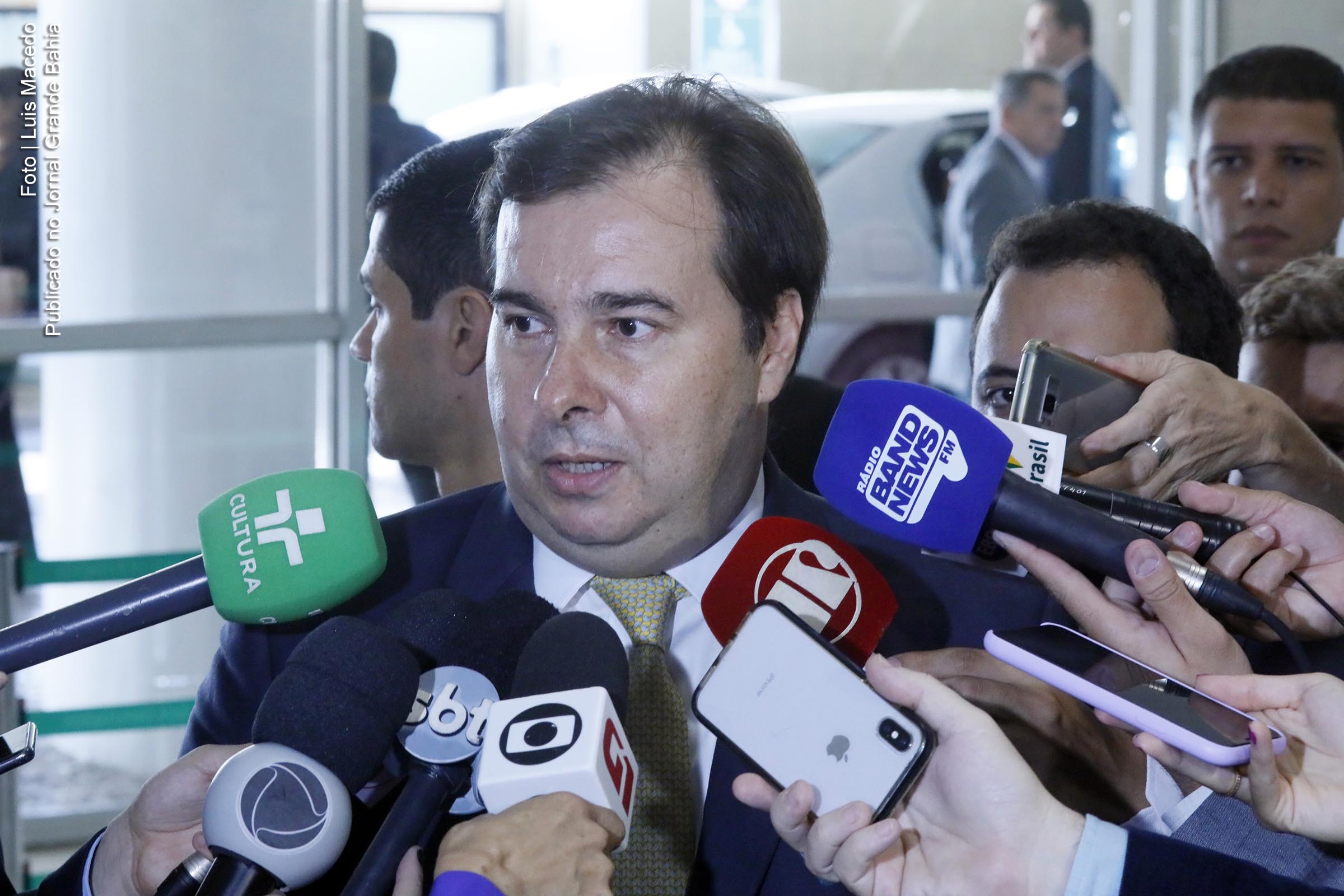 O presidente da Câmara dos Deputados, Rodrigo Maia, defendeu o Parlamento e lamentou a radicalização do ministro. Ele garantiu que o Congresso Nacional vai continuar o diálogo com o governo, organizando as pautas e votando os projetos importantes para o País.