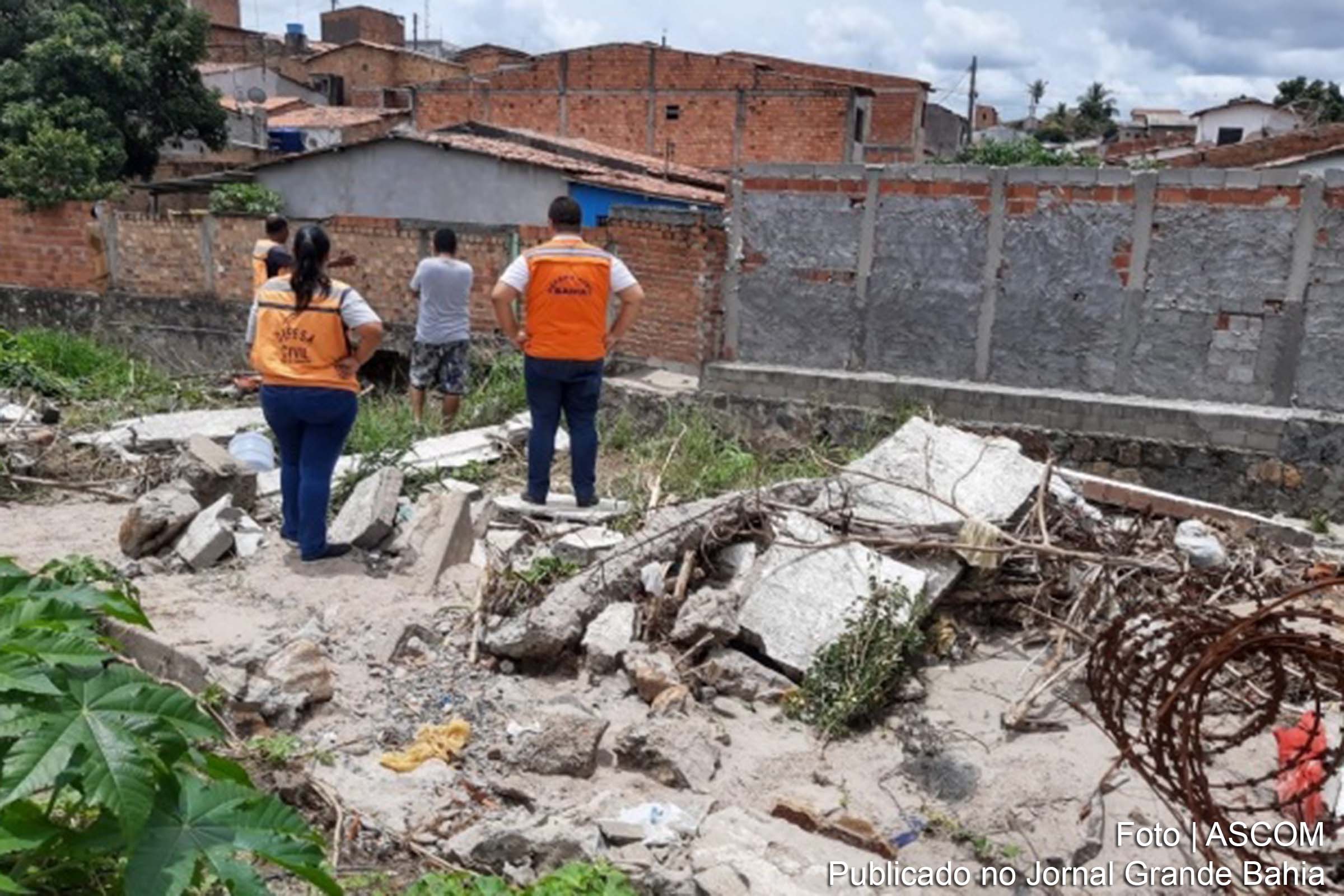 Superintendente Estadual da Defesa Civil da Bahia inspecionou estragos provocados pela chuva, em Feira de Santana.
