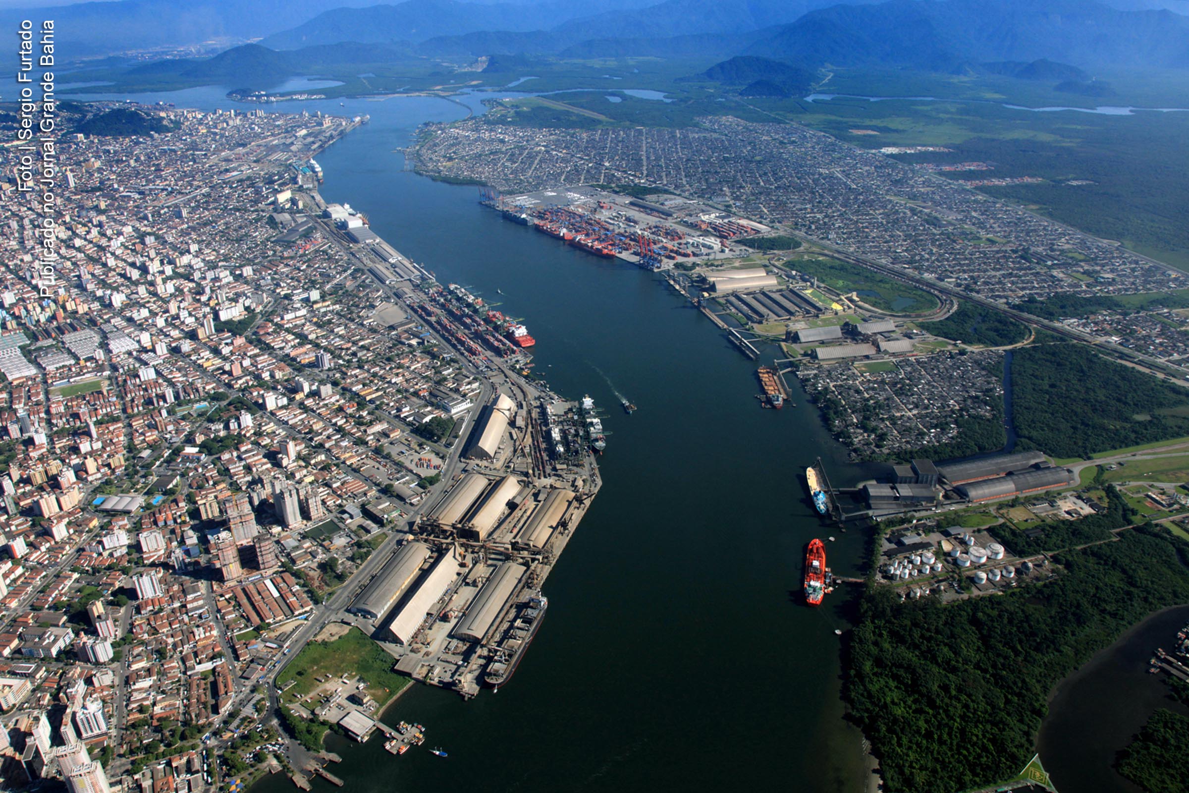 Vista aérea do Porto de Santos.