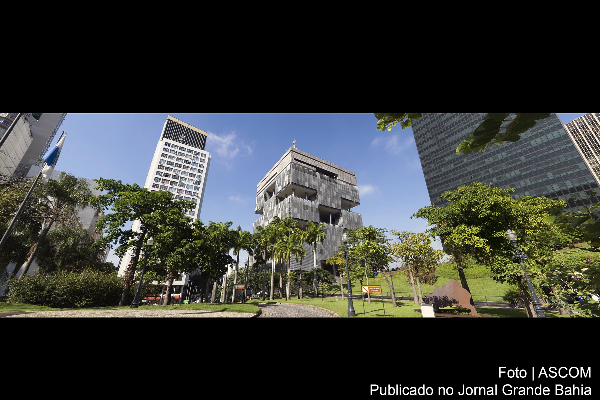 Fachada do EDISE, edifício-sede da Petrobras no Rio de Janeiro.