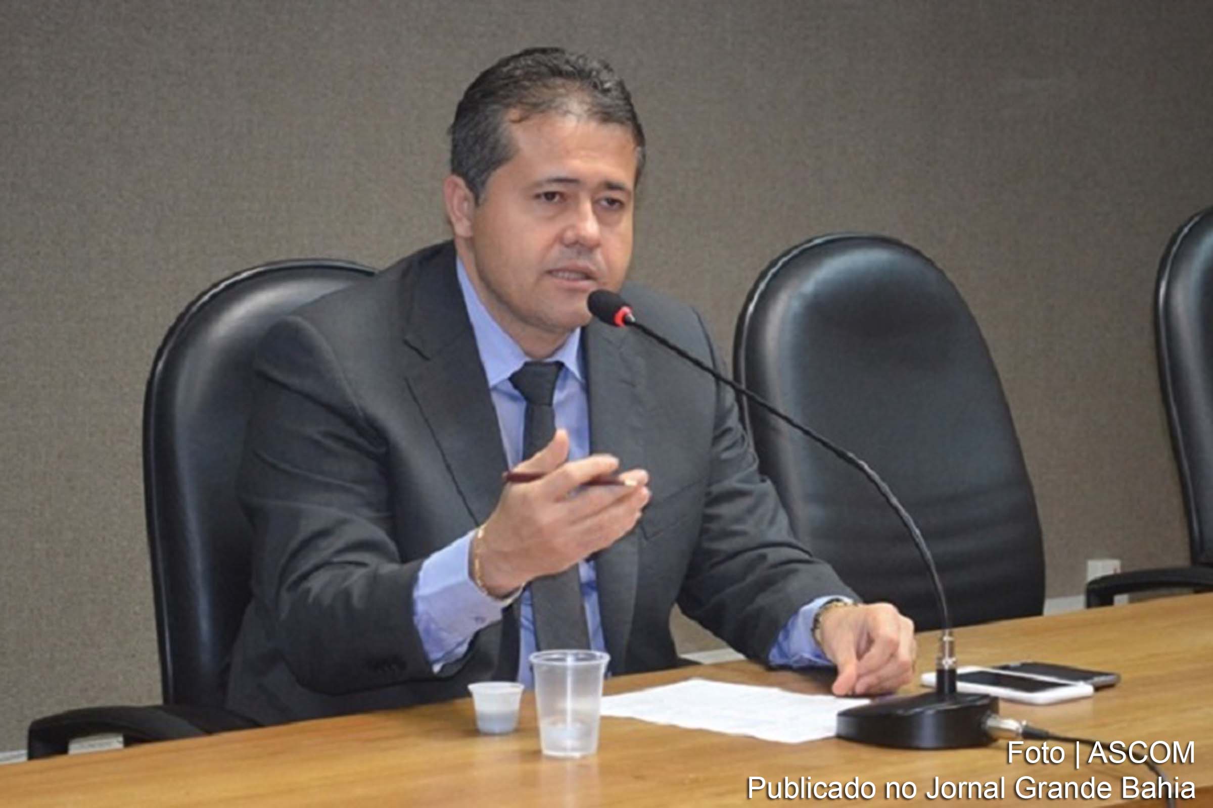 Alex da Piatã: depois de assistir o pronunciamento do presidente Jair Bolsonaro, creio que seria bom pedir um teste psiquiátrico pra ele.