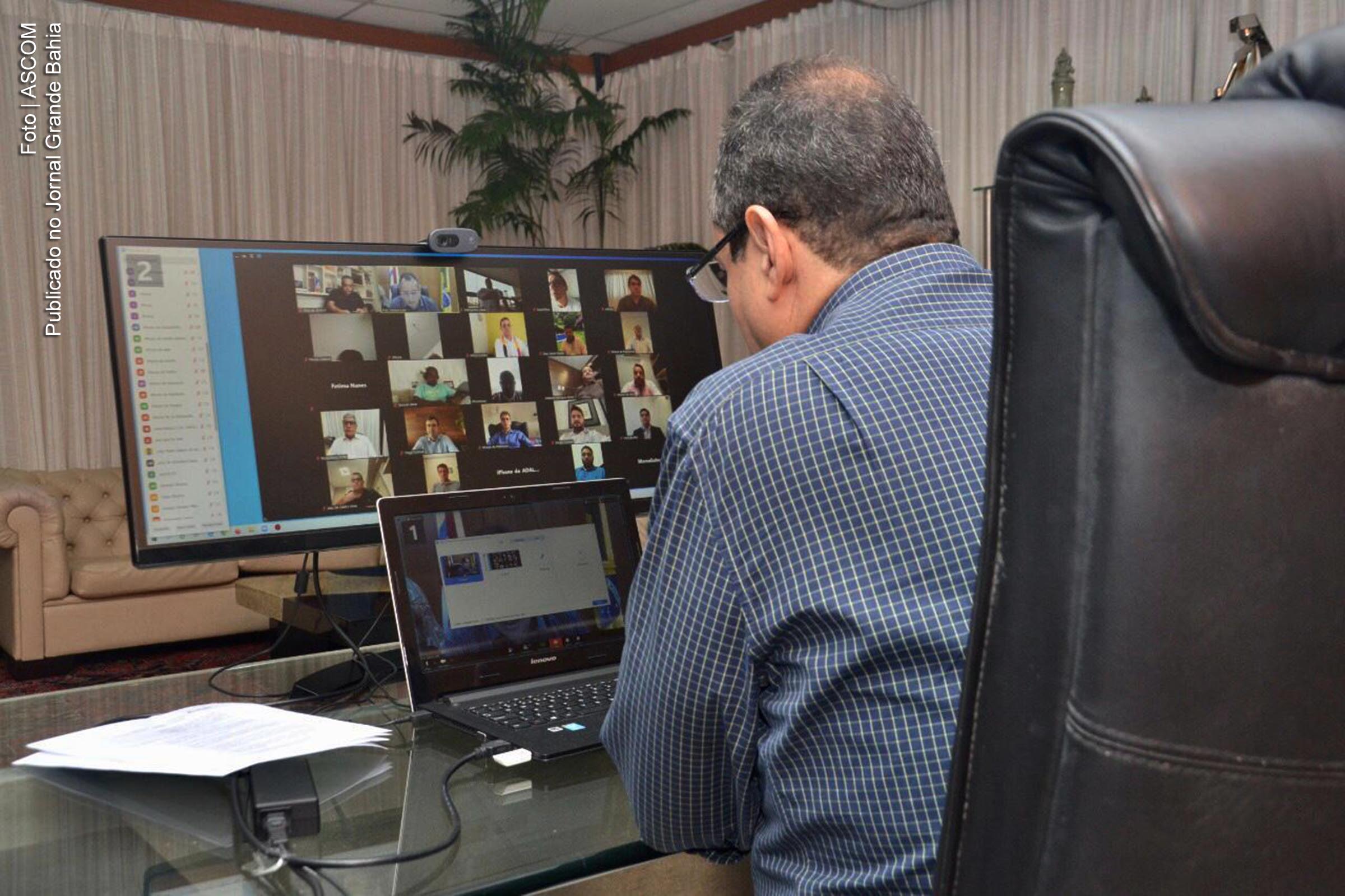 Deputado Nelson Leal preside sessão plenária virtual da ALBA. Decretos de Rui Costa e ACM Neto foram aprovados por 59 deputados.