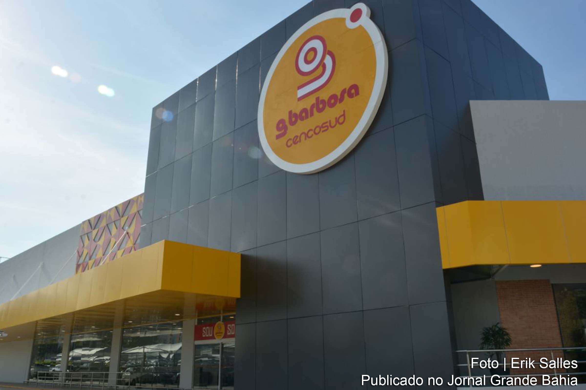 Fachada de uma das lojas da Rede de Supermercado GBarbosa.