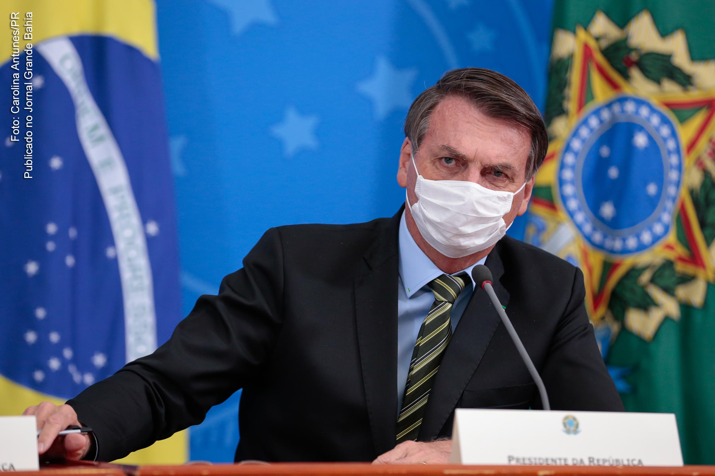 Presidente Jair Bolsonaro, extremista de direita é criticado por falhas na política de prevenção a pandemia de Covid-19.