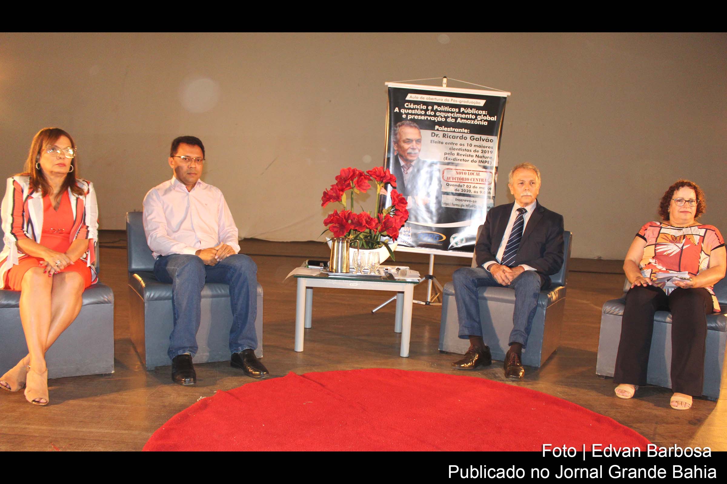 Professor Ricardo Galvão foi o convidado da Universidade Estadual de Feira de Santana para a aula inaugural do Programa de pós-graduação em Modelagem e Ciências da Terra e do Meio Ambiente (PPGM) que teve como tema ‘Ciências e Políticas Públicas’.