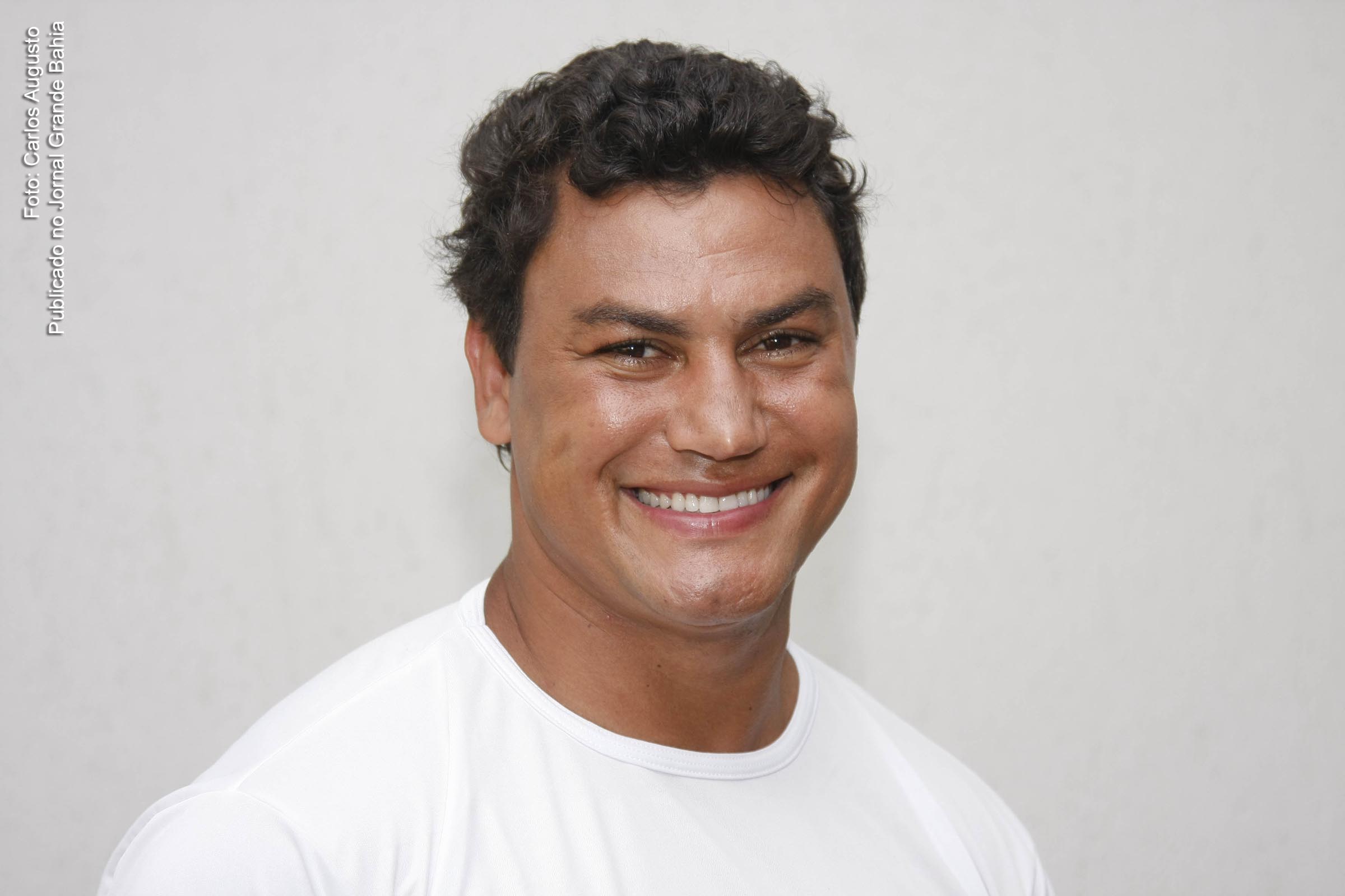 Acelino "Popó" Freitas é um ex-pugilista e político brasileiro, tetracampeão mundial em duas categorias diferentes de boxe.