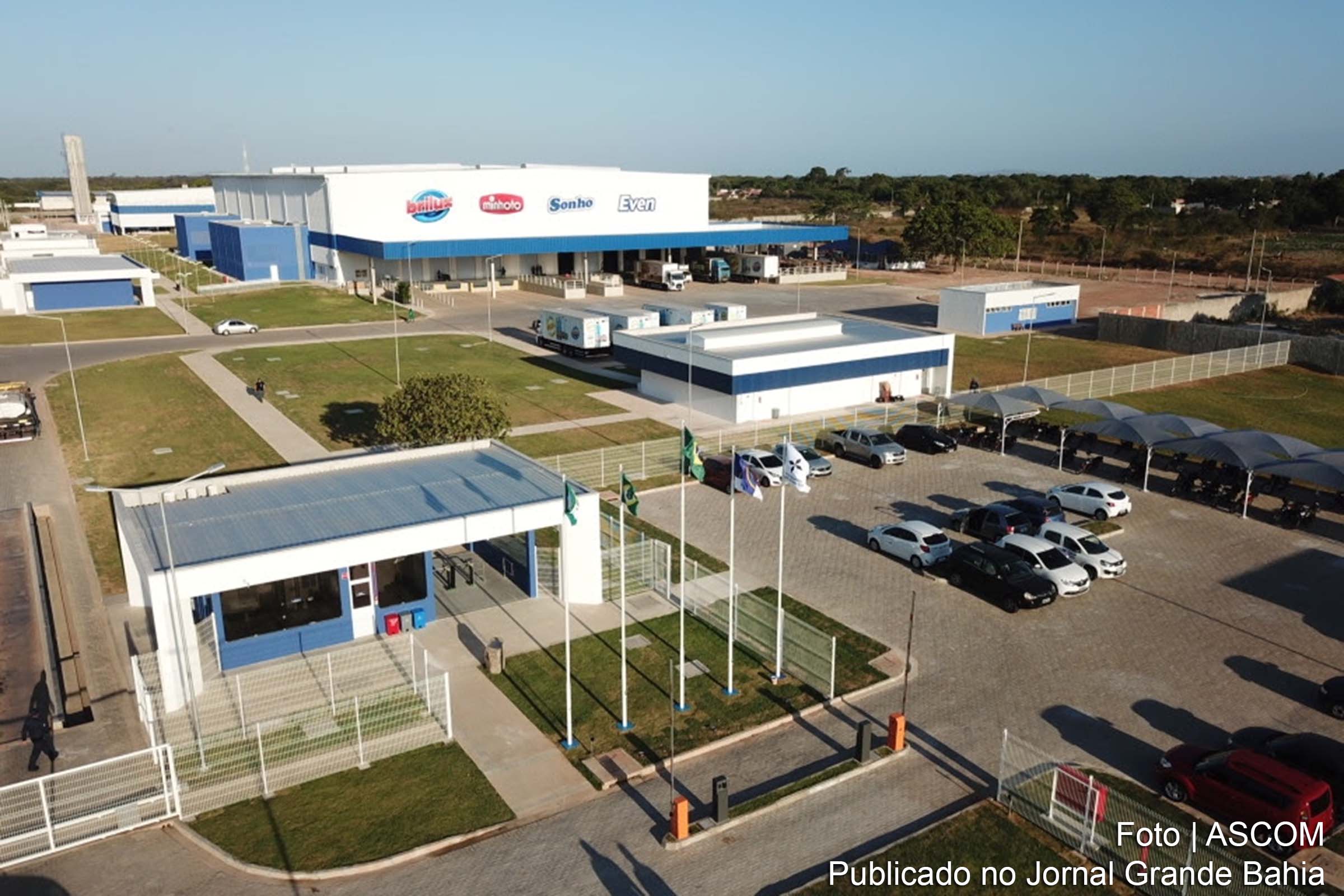 Vista aérea da sede da Indústria Reunidas Raymundo da Fonte, empresa fabricante da água sanitária Brilux.