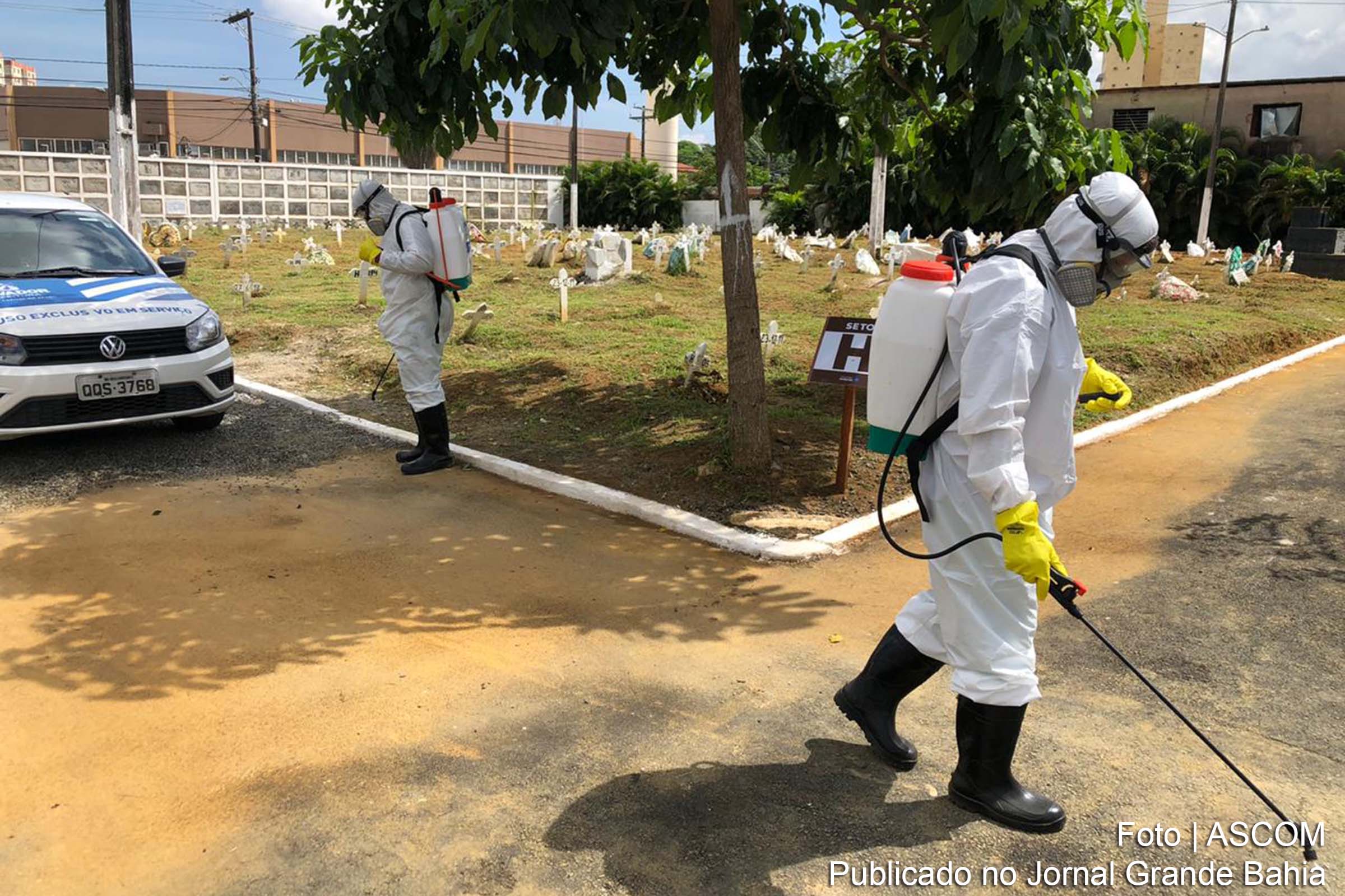 Cemitérios administrados pela Prefeitura passaram por ações de desinfecção com hipoclorito de sódio para combate ao coronavírus.