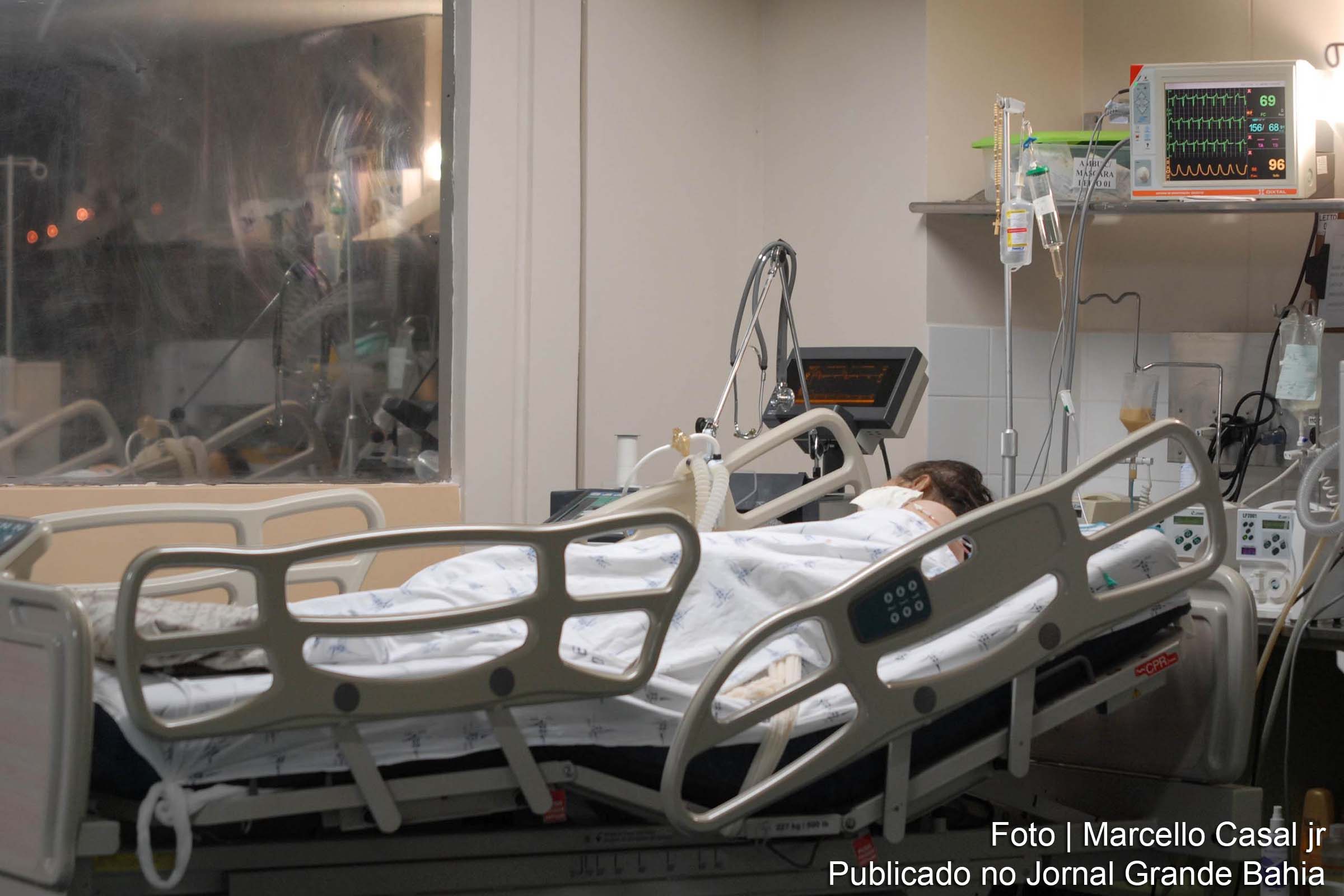 Unidade de Terapia Intensiva, UTI, Hospital, pacientes, tratamento, internação, equipamento hospitalar.