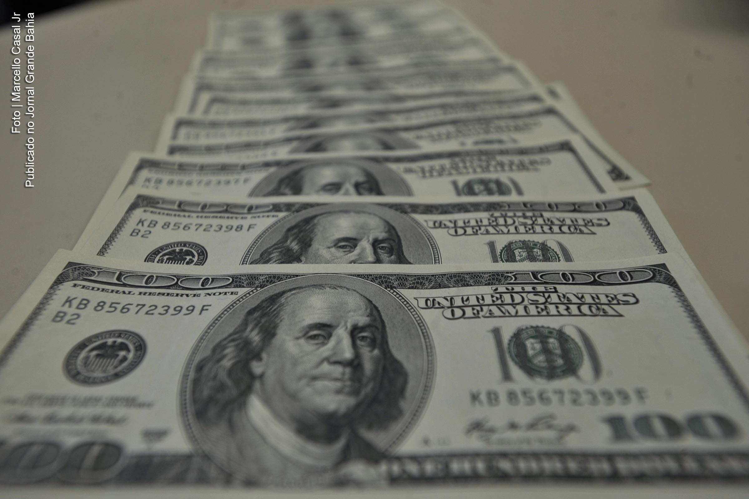 Dólar atinge a maior cotação frente ao real, em 11 anos.