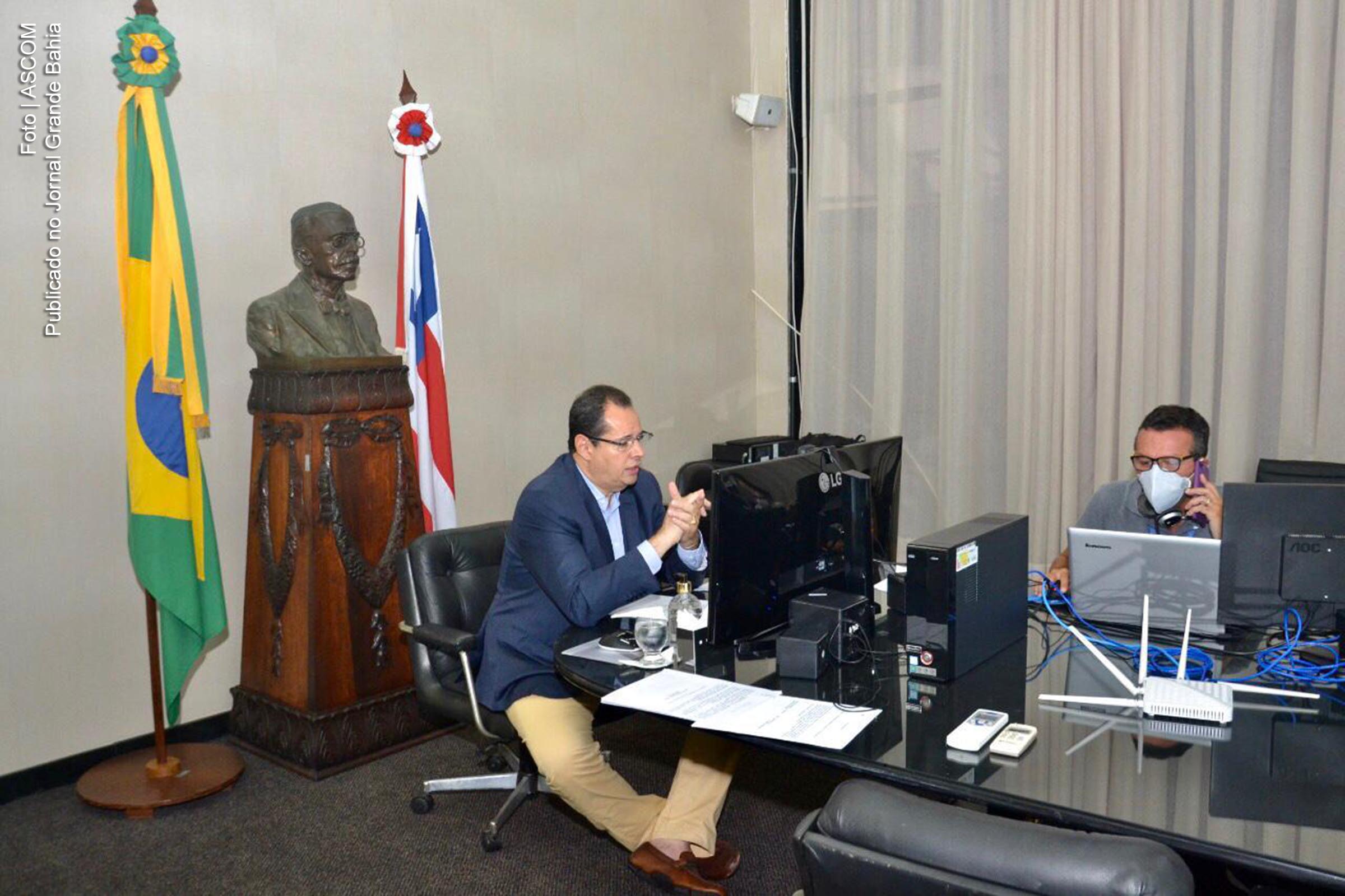 Deputado Nelson Leal preside sessão remota da ALBA, ocorrida neste sábado (04/04/2020).