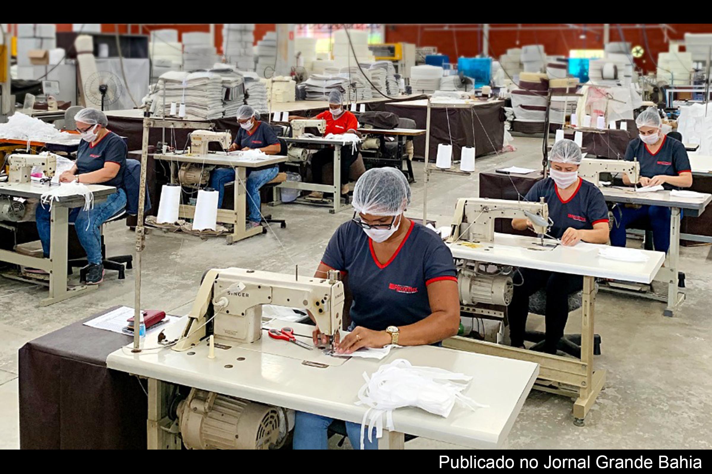 Empresas Cremer e Reconflex doam máscaras de proteção facial contra a Covid-19,