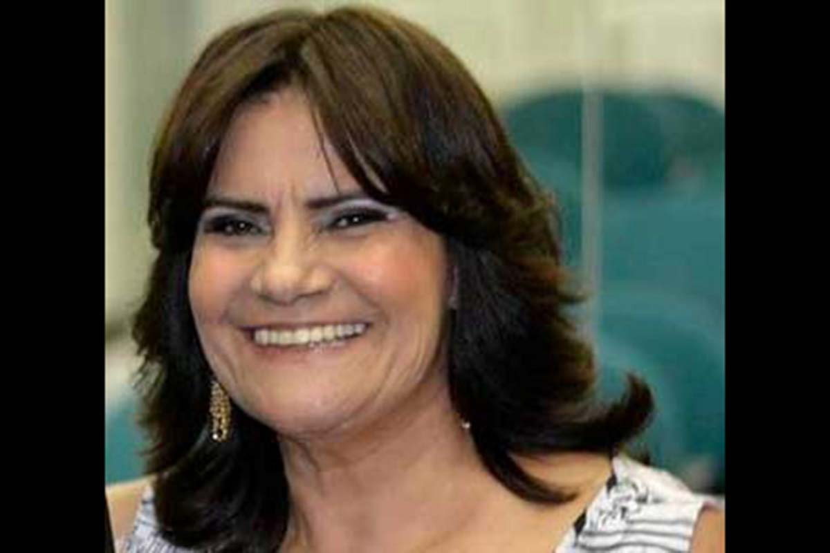 Aniversariando a vereadora Eremita Mota, que foi muito felicitada.