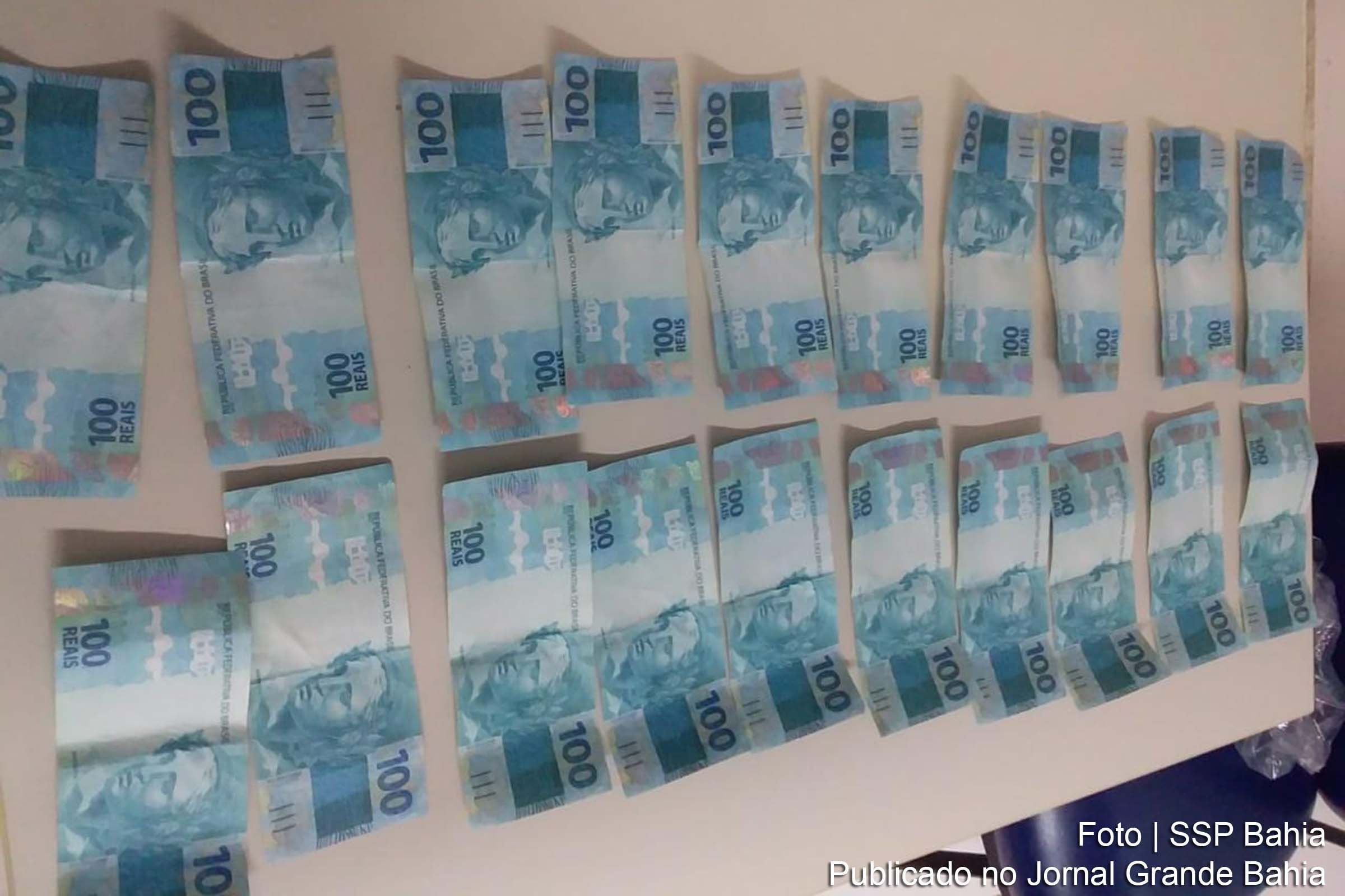 Equipes da 1ª Coorpin apreenderam dois mil reais ilegais com a criminosa que acabou autuada em flagrante.
