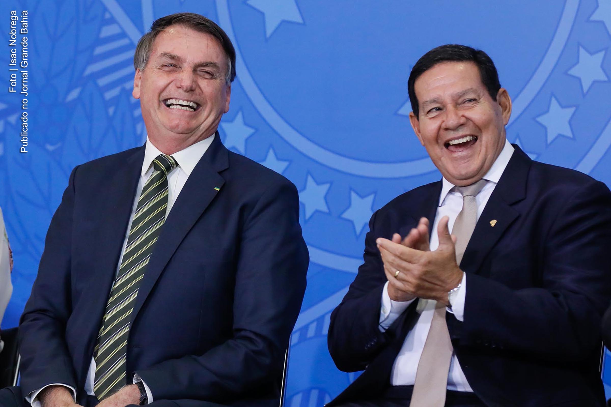 Extremista Jair Bolsonaro, ao lado do vice-presidente Hamilton Mourão.