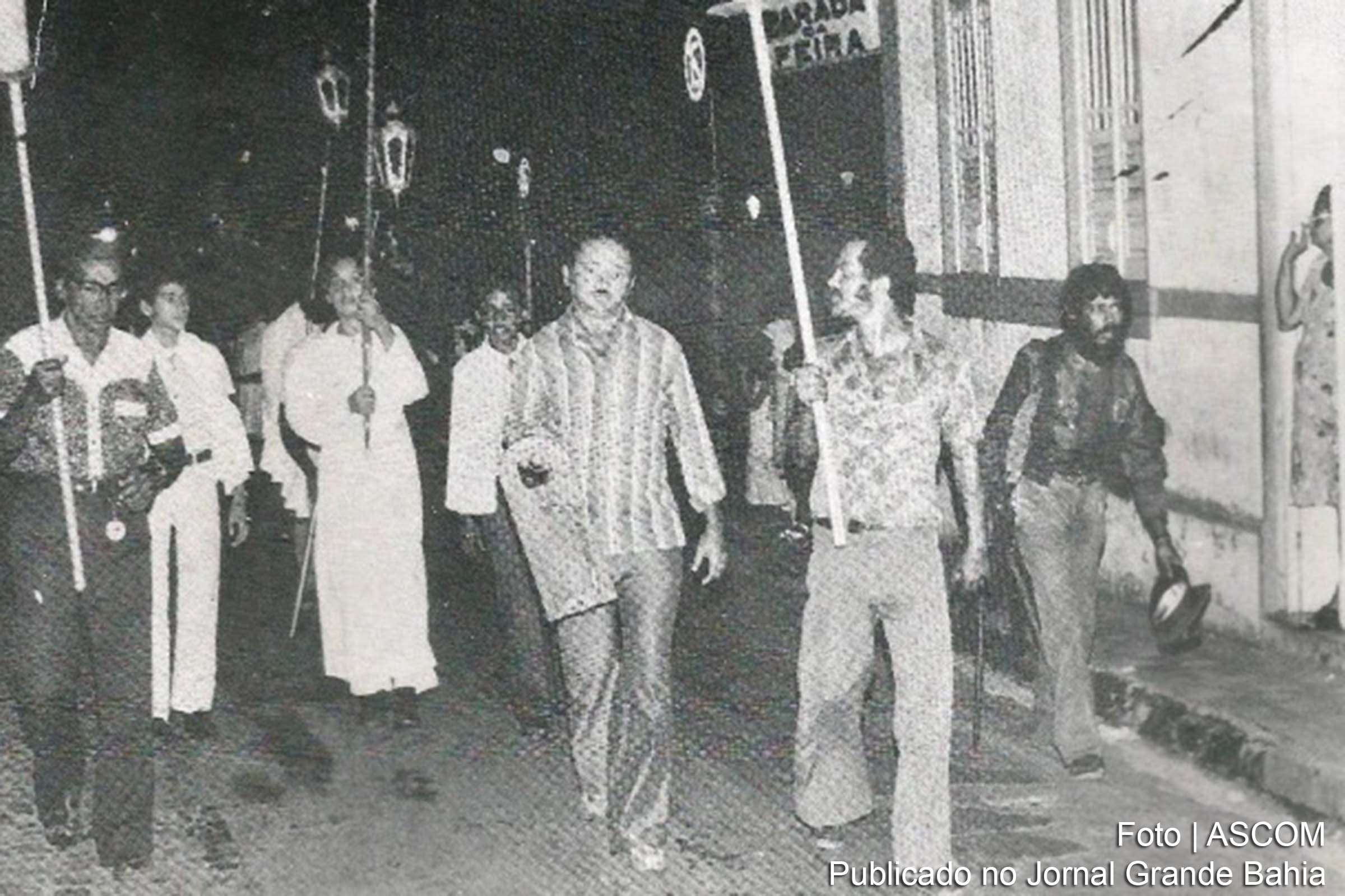 Imagem de 1977 registra da procissão do Fogaréu em Feira de Santana.
