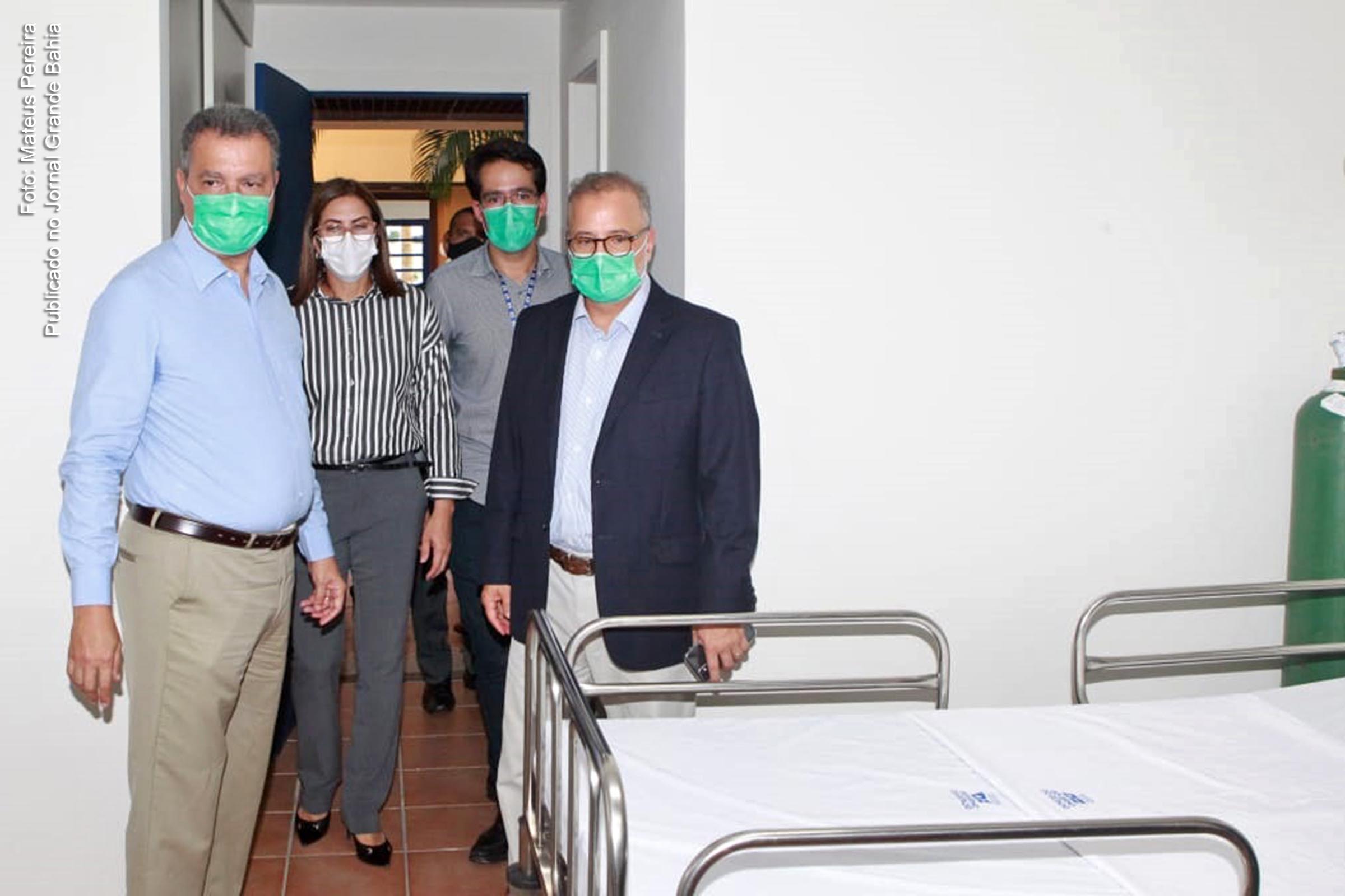 Governador Rui Costa e secretário estadual Fábio Vilas-Boas inspecionam instalações do Hospital de Campanha Riverside, em Lauro de Freitas.