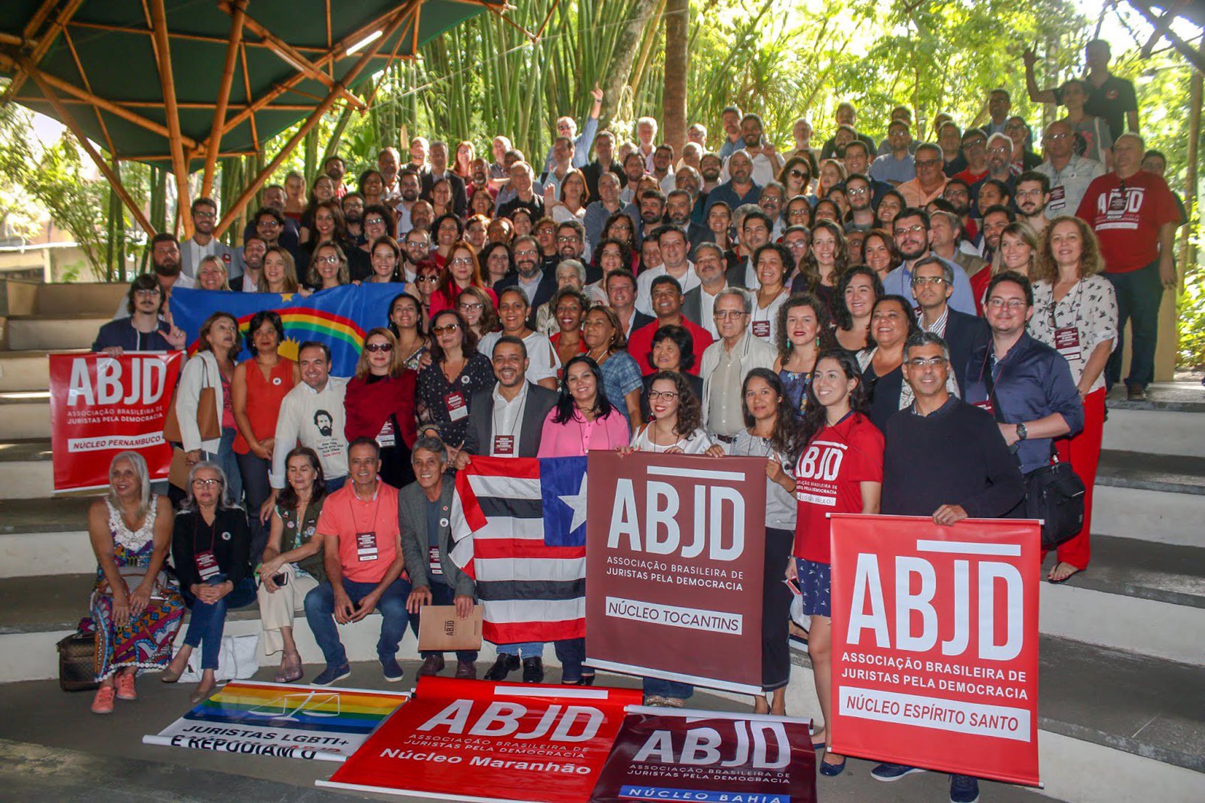 Extremista Jair Bolsonaro é denunciado mais uma vez ao TPI por crime contra humanidade