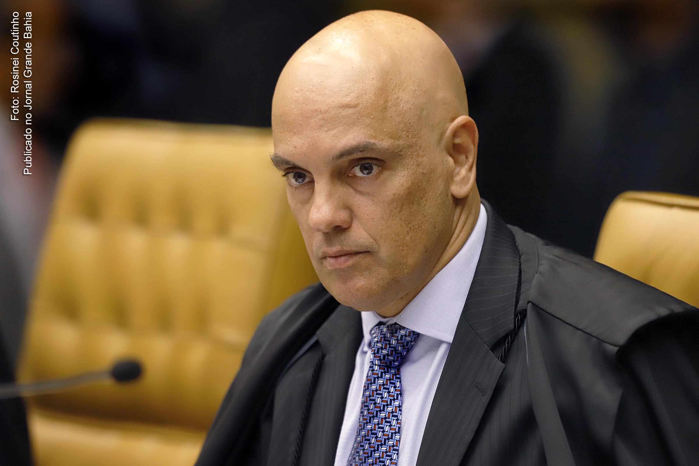Ministro do STF Alexandre de Moraes autoriza abertura de inquérito para investigar atos em favor do AI-5 e do fechamento de instituições republicanas.