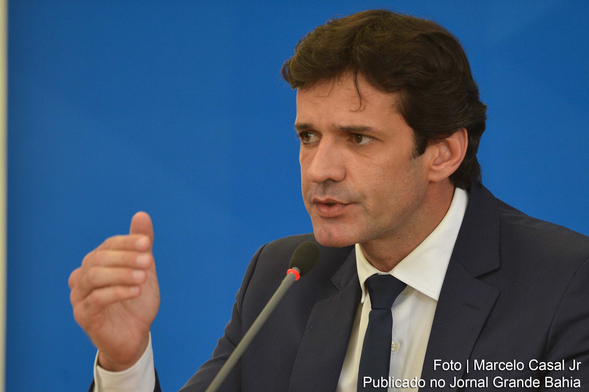 O ministro do Turismo, Marcelo Álvaro Antônio, participa de coletiva de imprensa no Palácio do Planalto, sobre as ações de enfrentamento ao covid-19 no país.