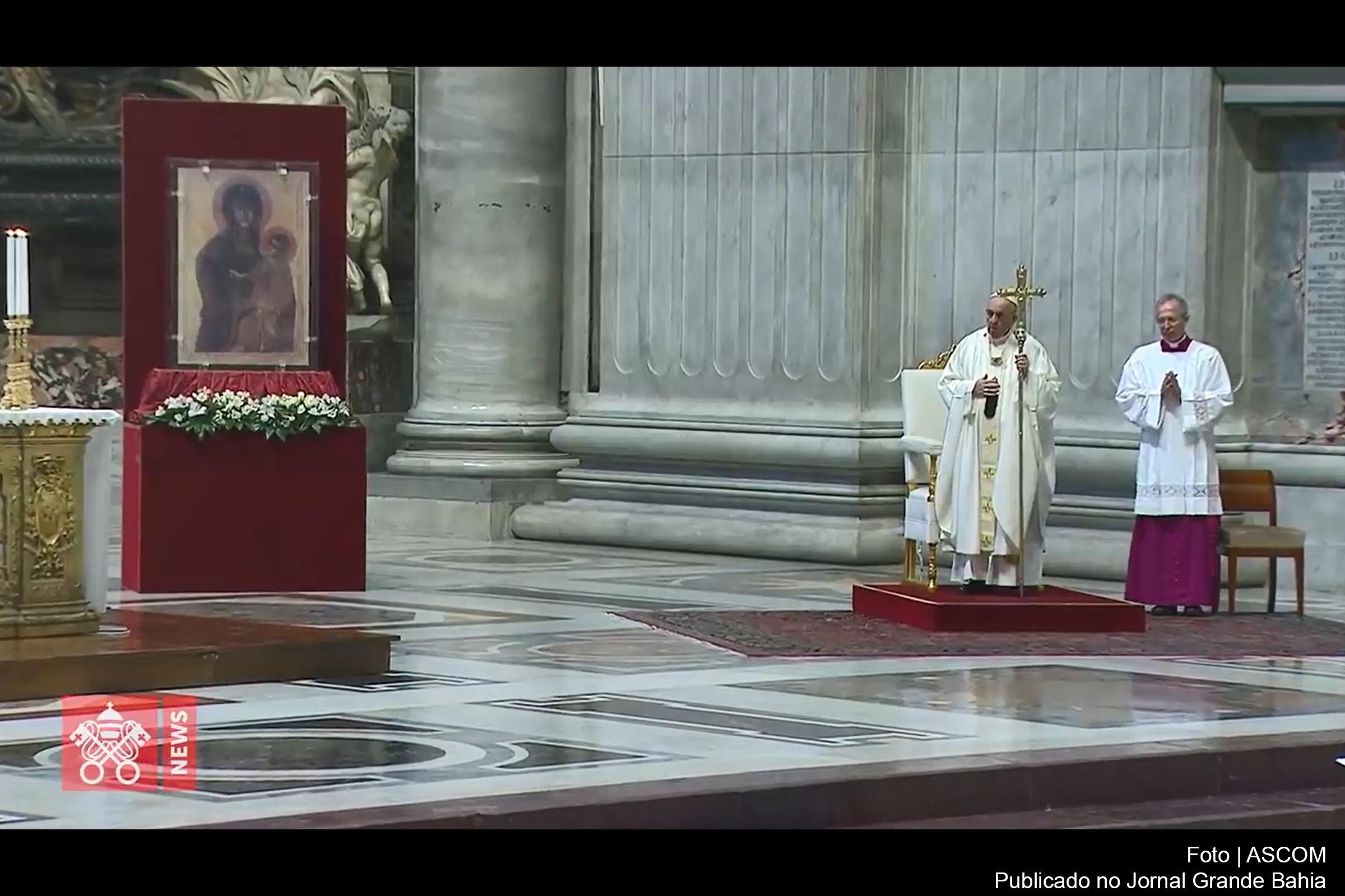 O Papa Francisco presidiu a Missa da Ceia do Senhor no final da tarde desta Quinta-feira Santa em uma Basílica de São Pedro sem a presença de fiéis.