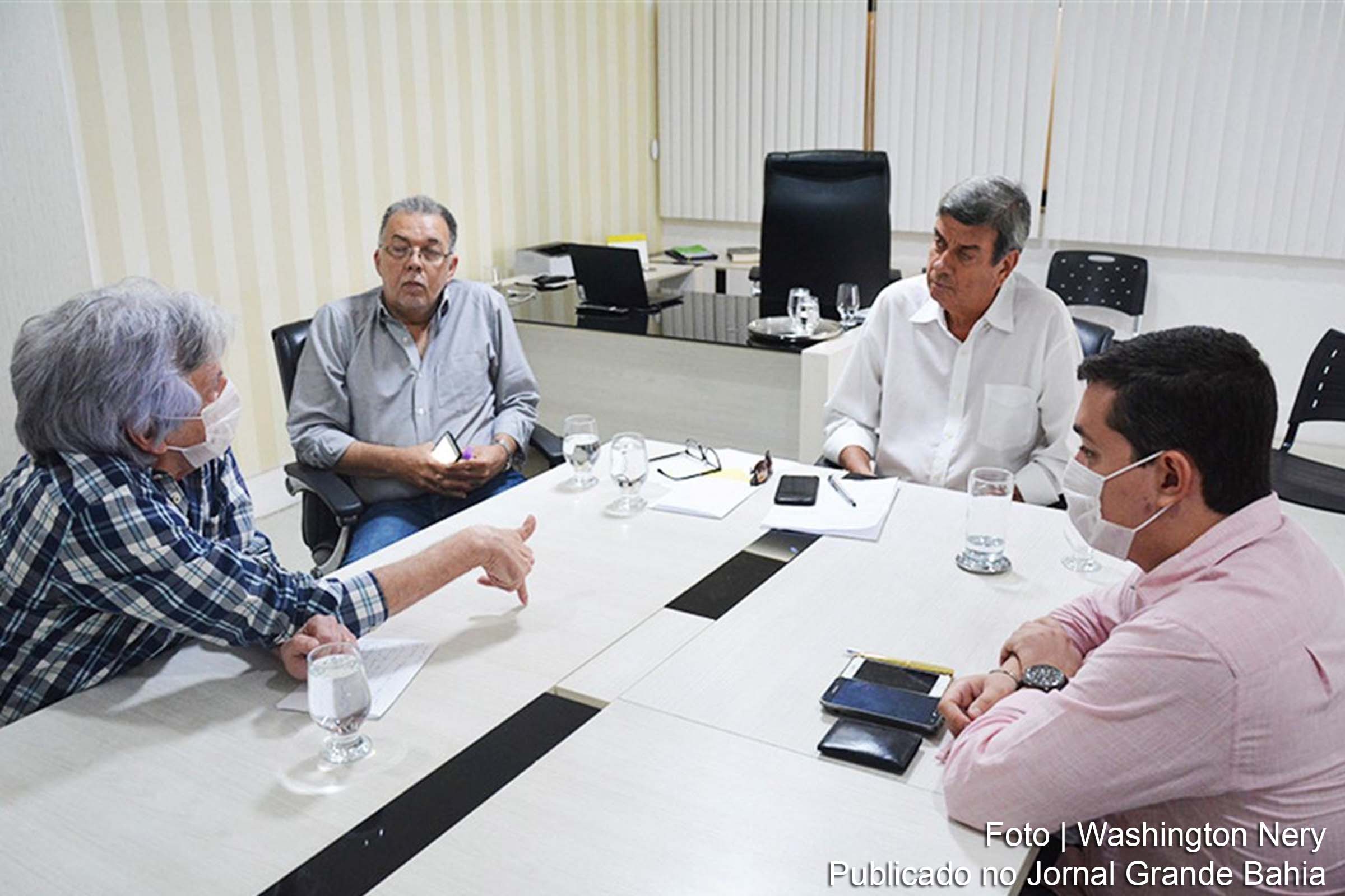 Prefeito Colbert Martins se reúne com membros do secretariado e debate situação da pandemia de Covid-19 em Feira de Santana e situação da economia local.