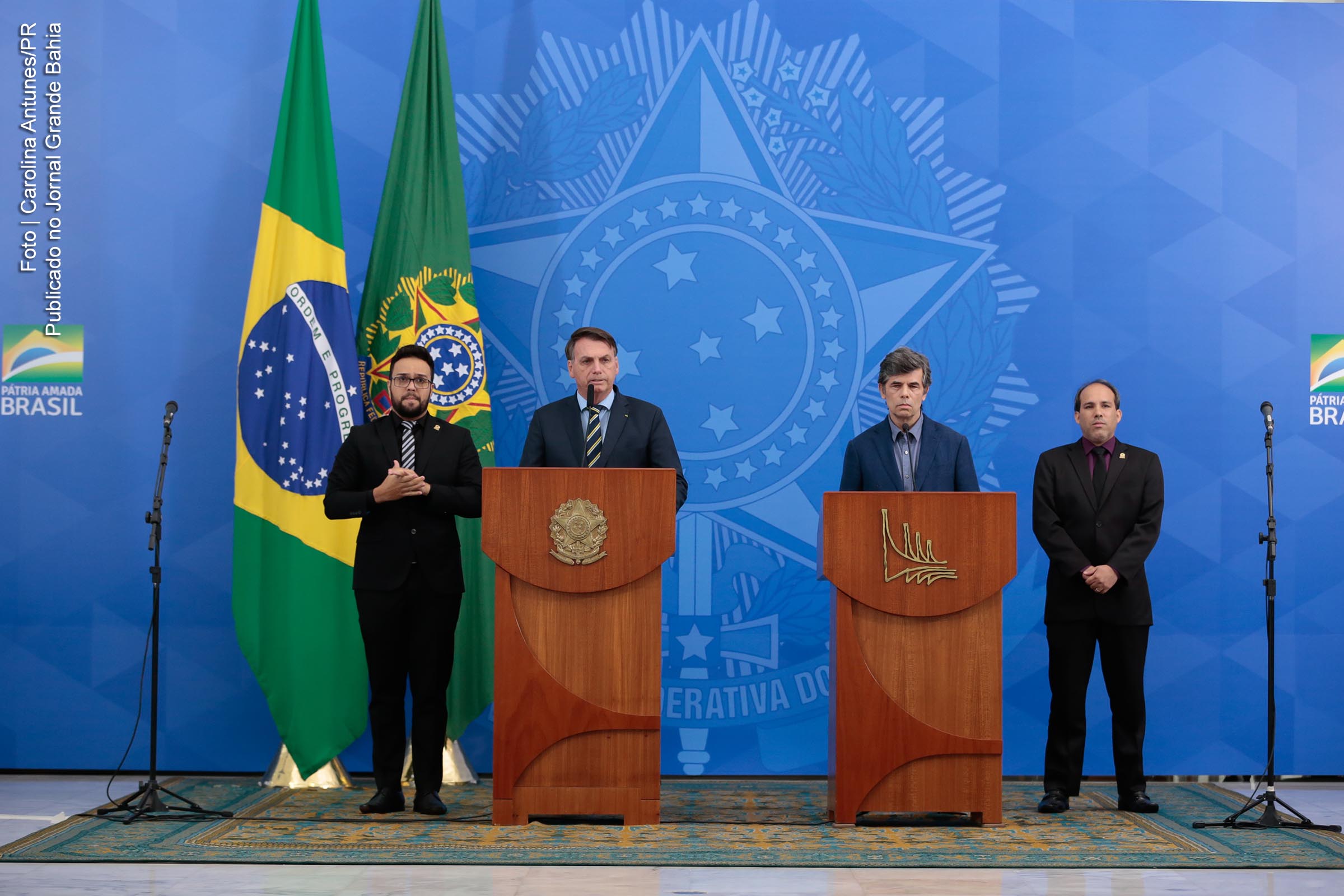 Presidente Jair Bolsonaro anuncia médico oncologista Nelson Teich como Ministério da Saúde. Necropolítica é colocada em curso no Brasil.