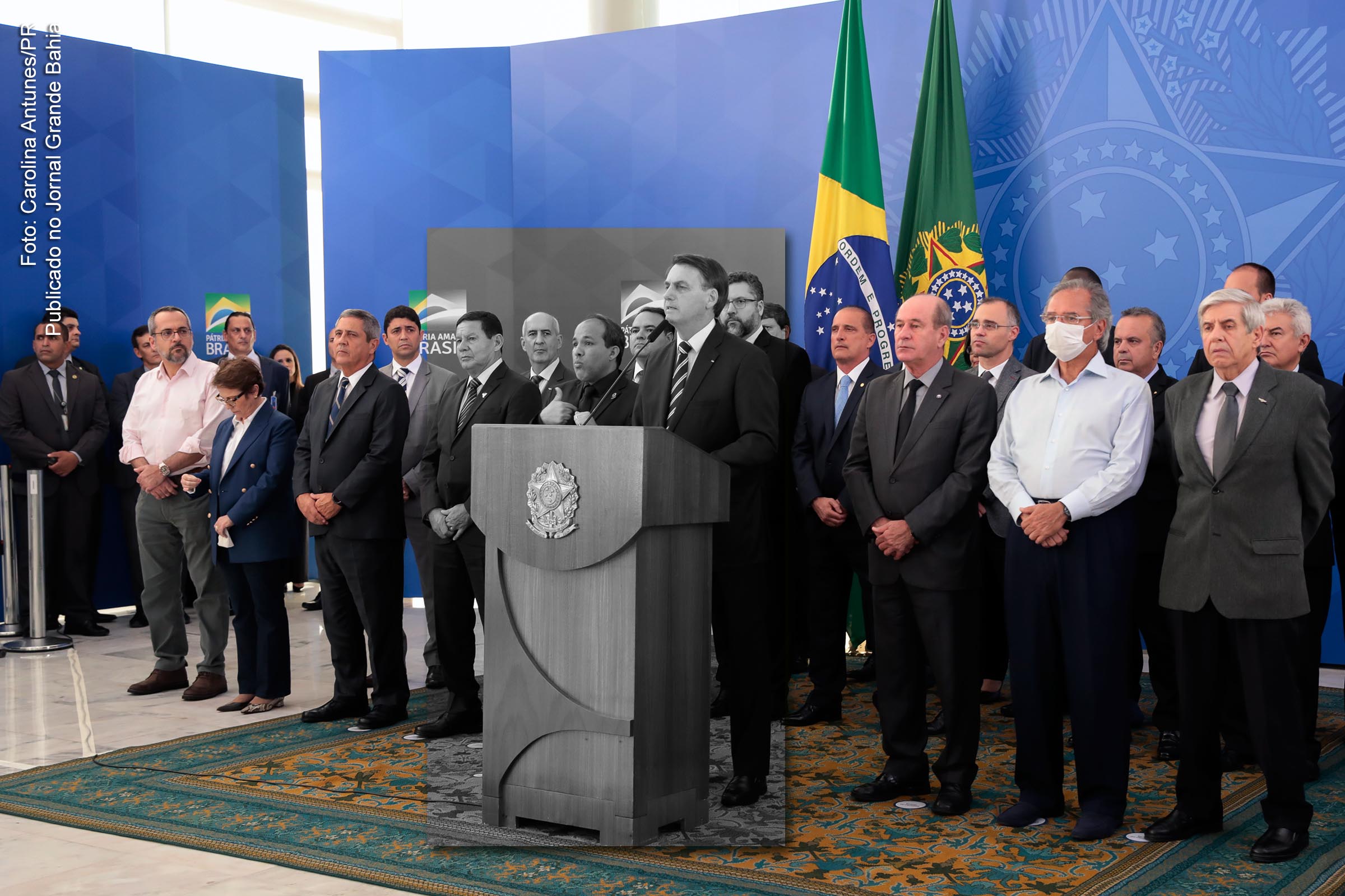 Presidente Jair Bolsonaro contesta acusação de Sérgio Moro de que tenha praticado crimes e acusa ex-ministro de traição e projeto próprio de poder.