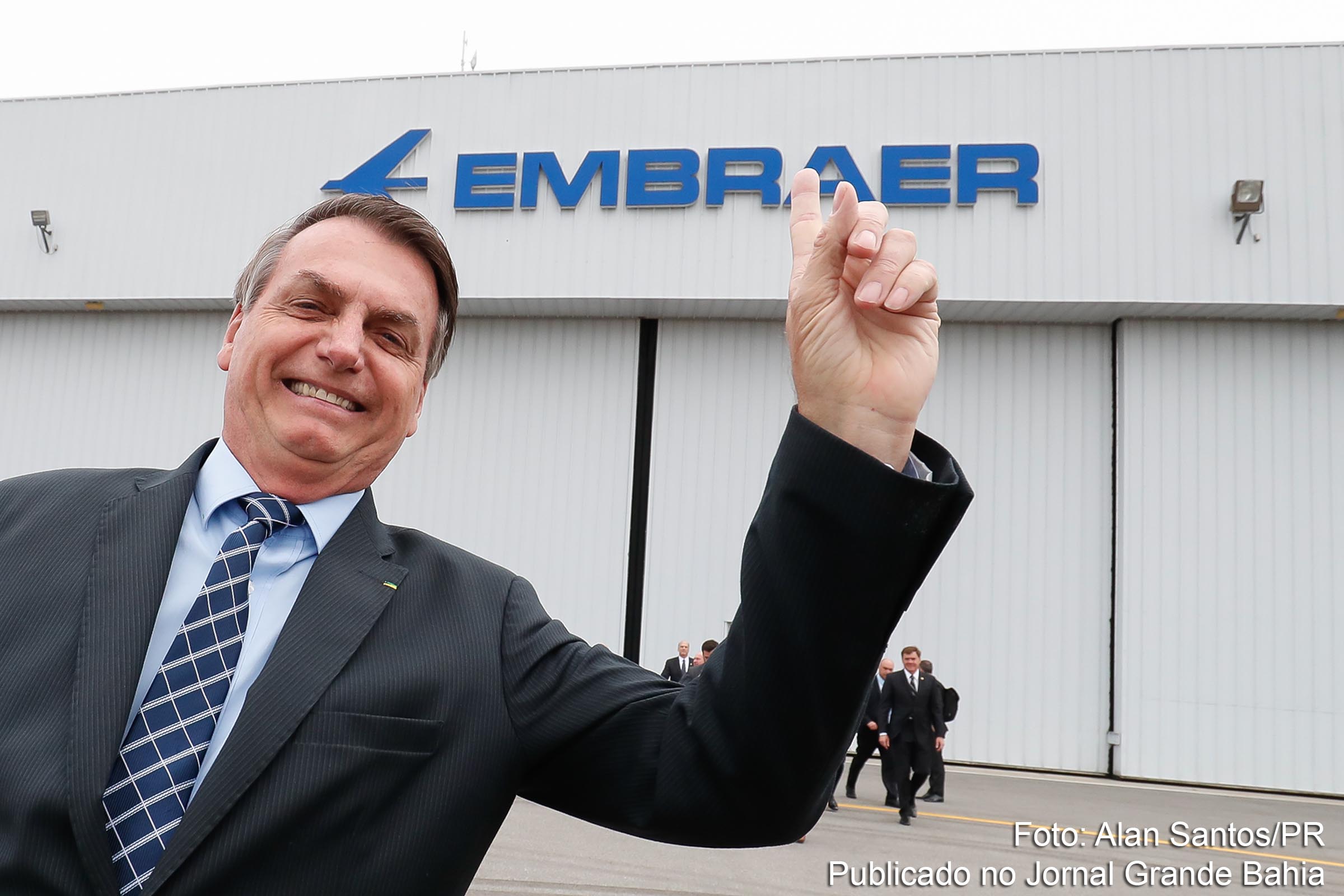 Em 10 de março de 2020, o presidente Jair Bolsonaro visitou a sede da EMBRAER em Jacksonville, EUA. Extremista de direita fracassou em tentar entregar capital industrial do Brasil aos estadunidenses.