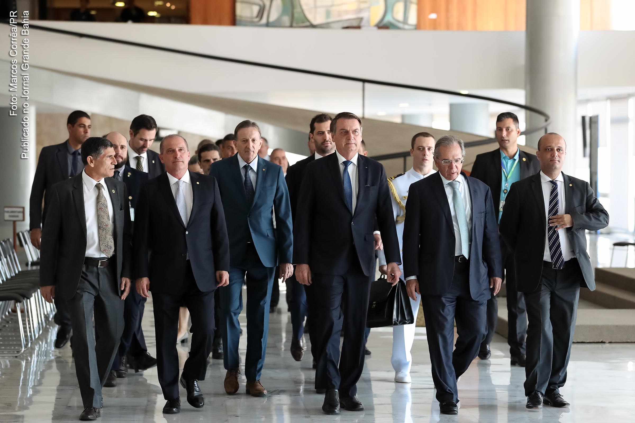 Presidente Jair Bolsonaro enfrenta a tempestade perfeita, com crise de imagem, política, econômica, econômica, social e de saúde pública.