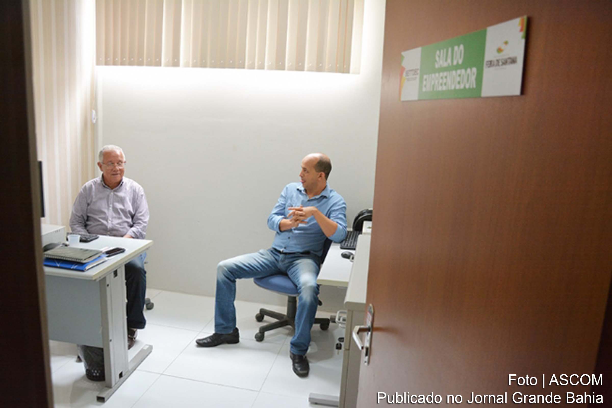 Secretaria do Trabalho, Turismo e Desenvolvimento Econômico, está orientando os trabalhadores informais que atuam no Centro de Abastecimento e seu entorno sobre o acesso ao auxílio de renda disponibilizado pelo Governo Federal.