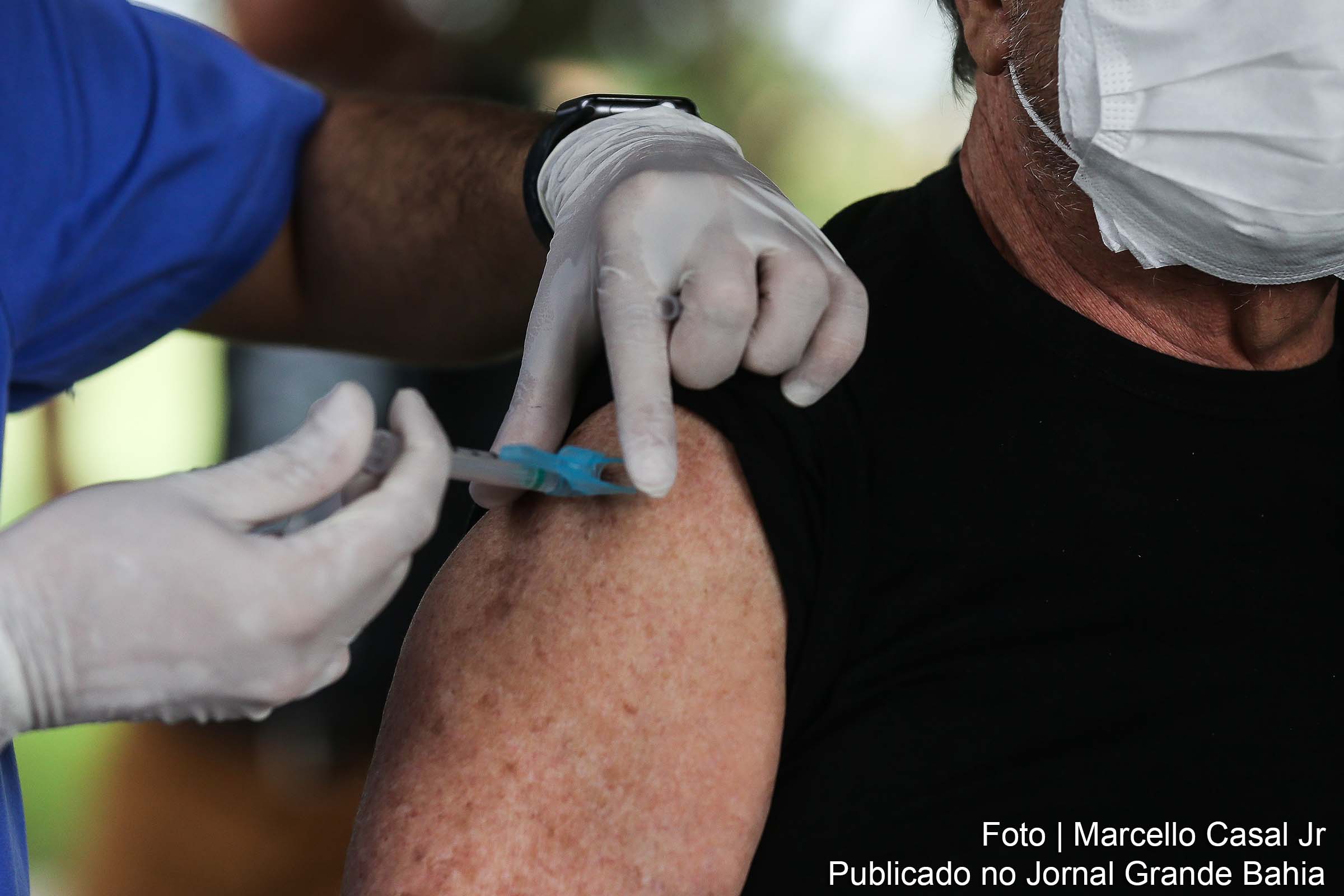 Vacinação H1N1 tem como público-alvo idosos do Brasil.