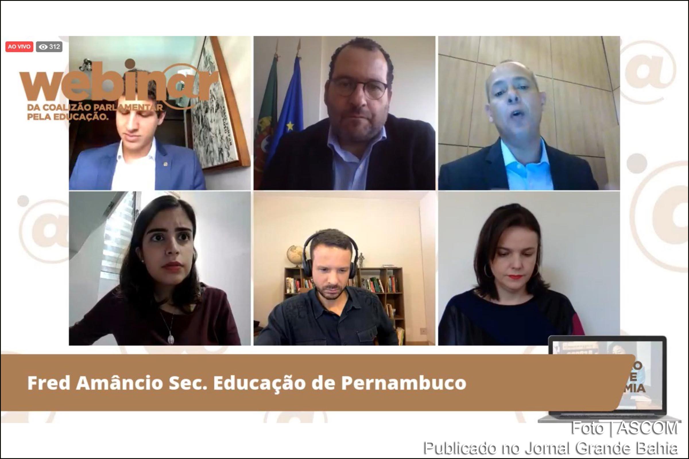 Seminário da comissão externa da Câmara dos Deputados que acompanha as ações do Ministério da Educação do Governo Bolsonaro. Deputado critica fim do contrato do ministério com a TV Escola, que seria útil para alunos que não têm acesso à Internet.
