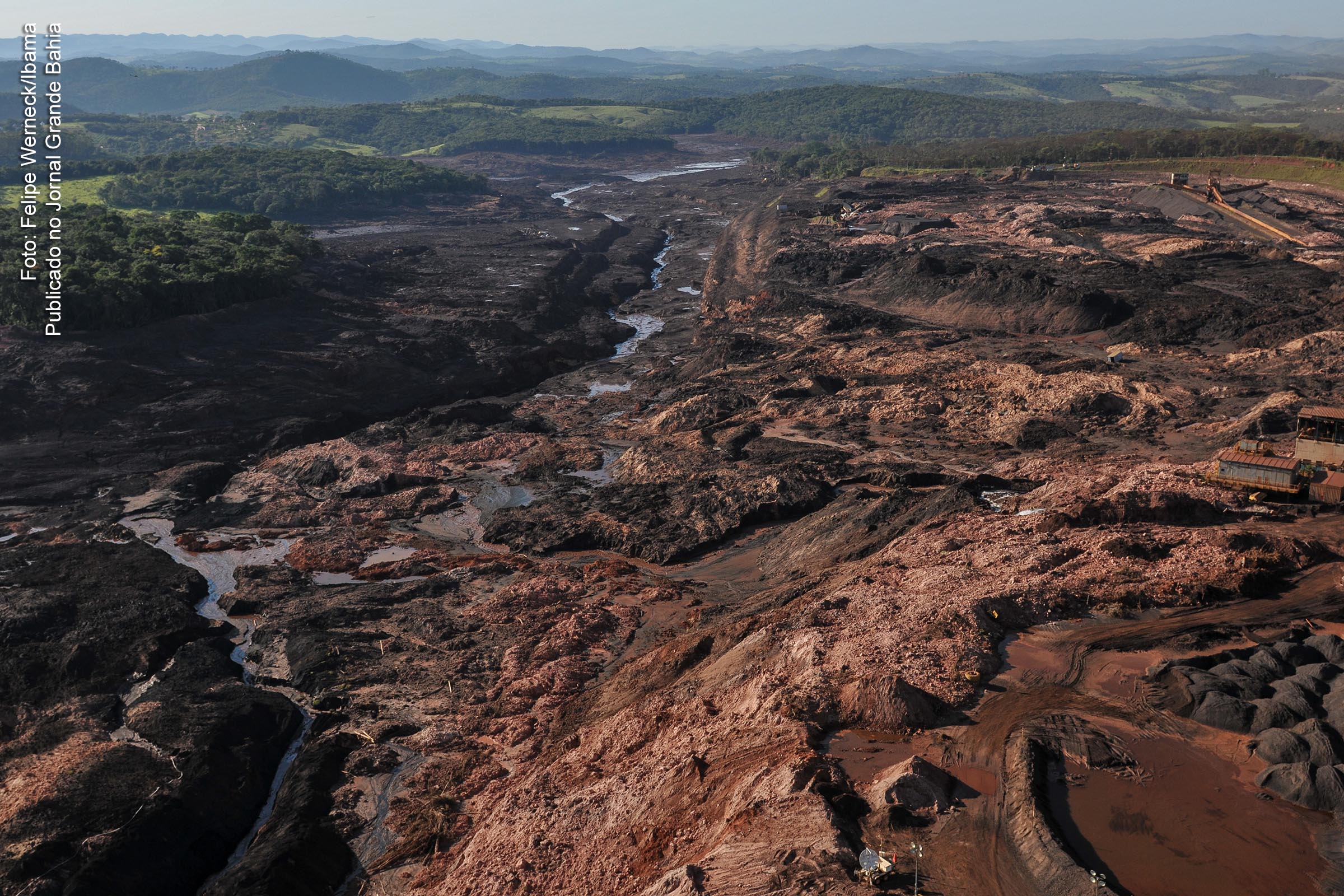 Vista aérea de dano ambiental causado pelo rompimento da barragem Mina Córrego do Feijão, de propriedade da empresa Vale, situada em Brumadinho, Minas Gerais. Registro é de 3 de fevereiro de 2019.