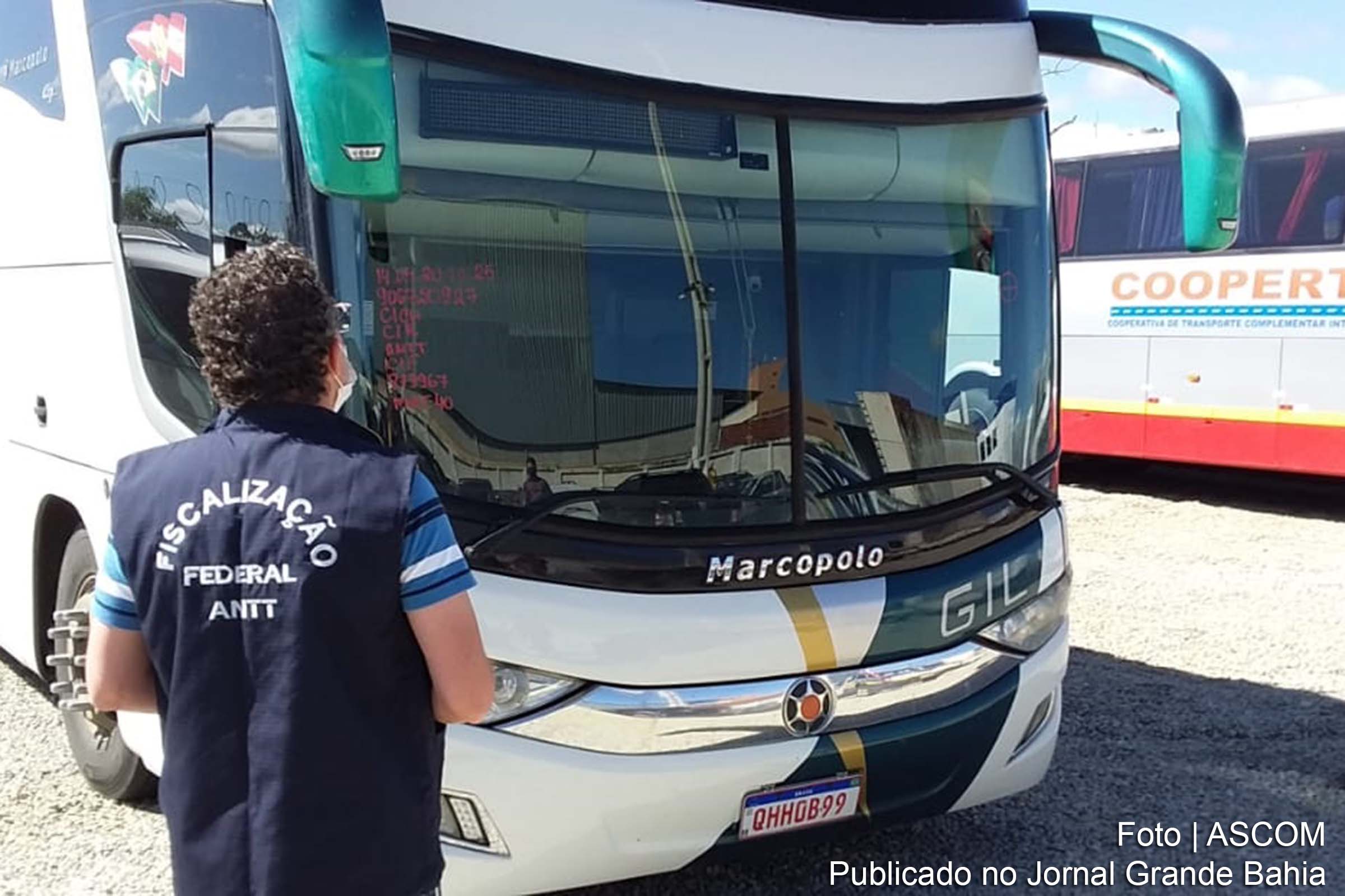 Fiscais da Agência Nacional de Transportes Terrestres (ANTT) apreenderam cinco veículos fazendo transporte interestadual clandestino de passageiros.