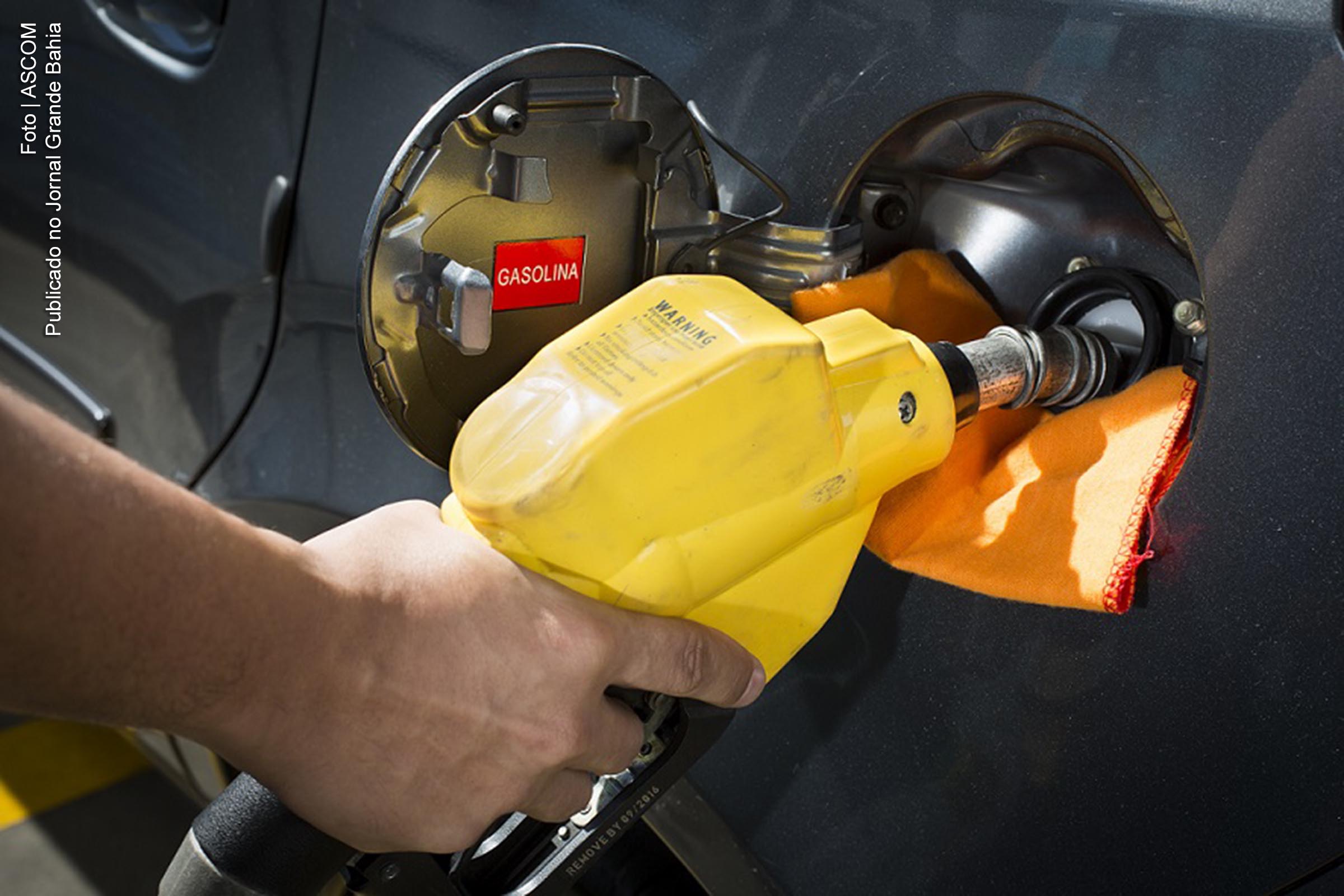 Petrobras dolarizou preço do combustível no Brasil.