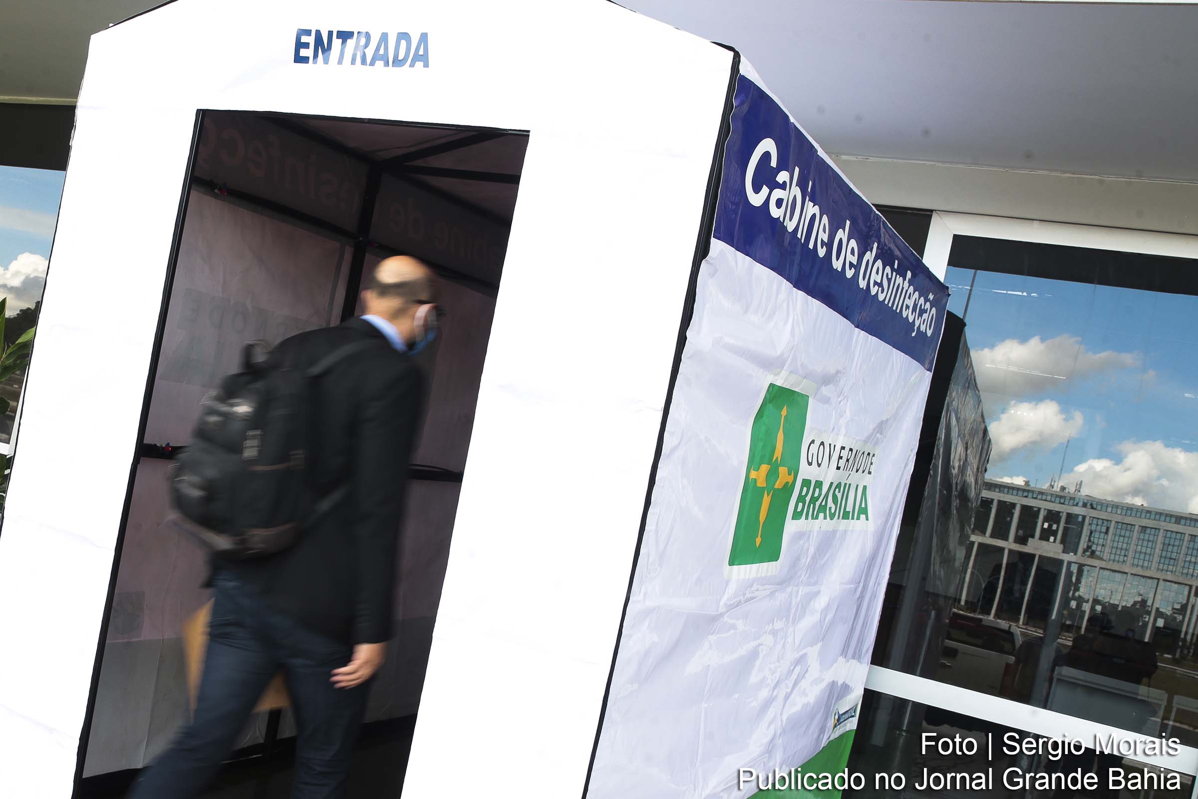 Anvisa faz alerta sobre túneis e câmaras de desinfecção de pessoas.