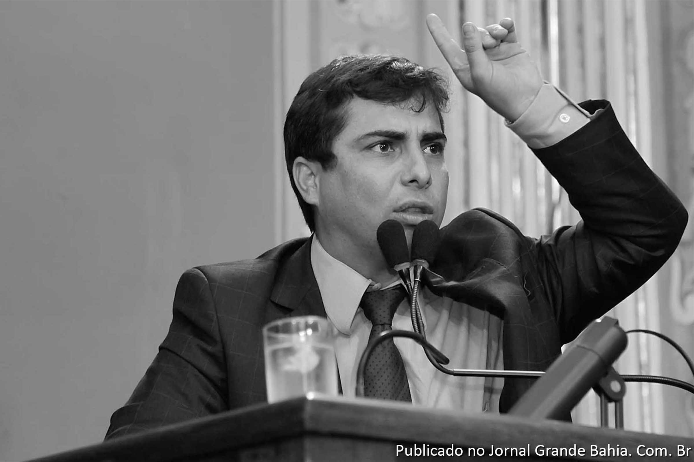 Deputada Marcell Moraes age com beligerância e é criticado pelo PT na ALBA.