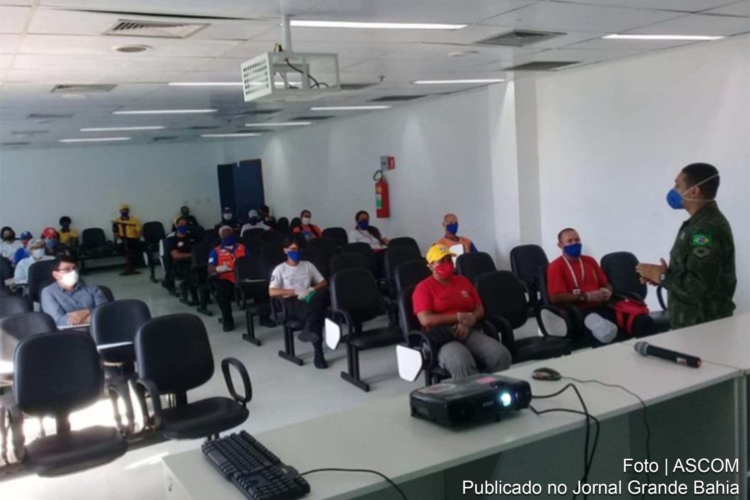 Capacitação ocorre em diversos locais do país; militares também doam sangue e alimento.