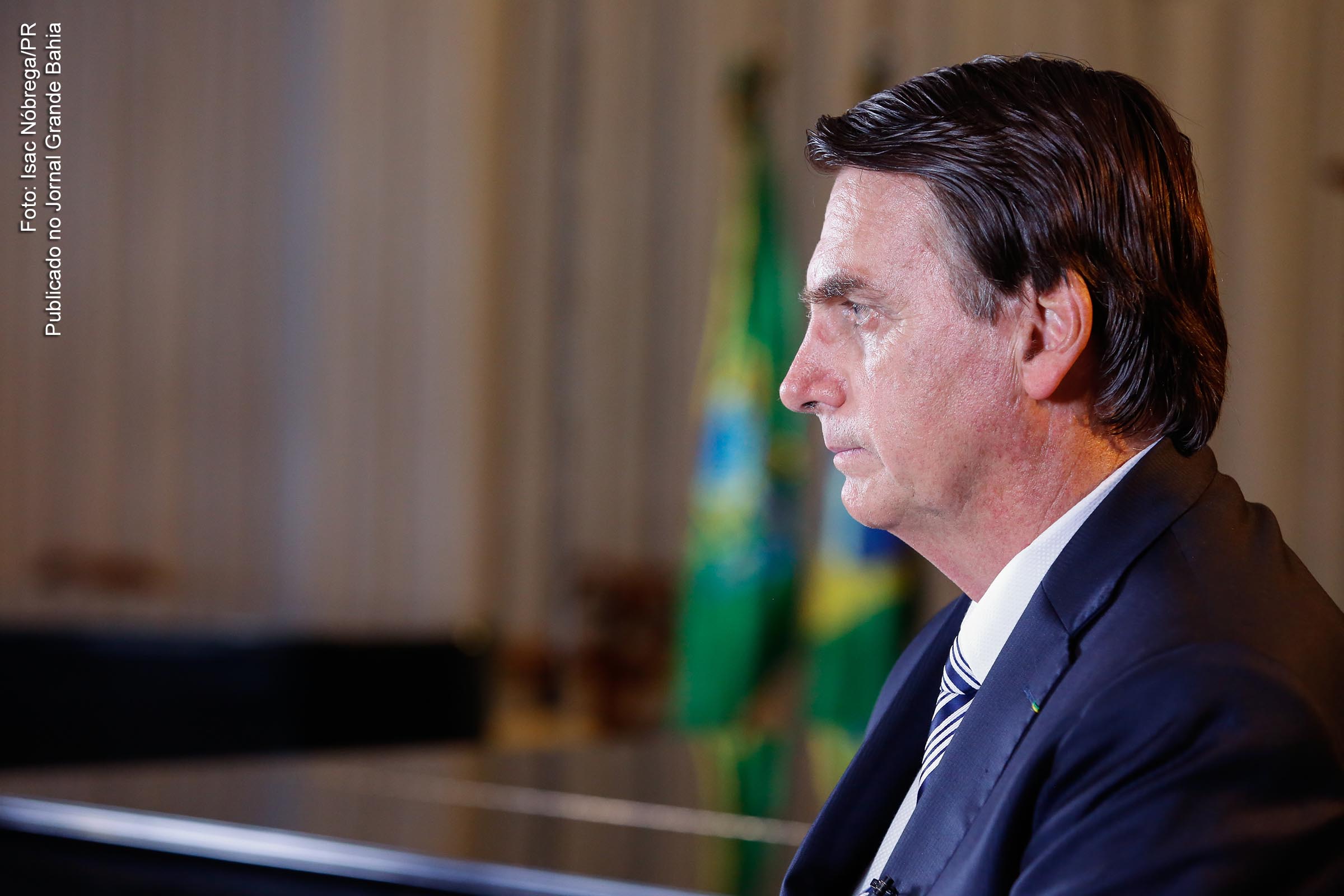 Presidente Jair Bolsonaro, extremista de direita que utiliza a necropolítica e o pensamento vulgar.