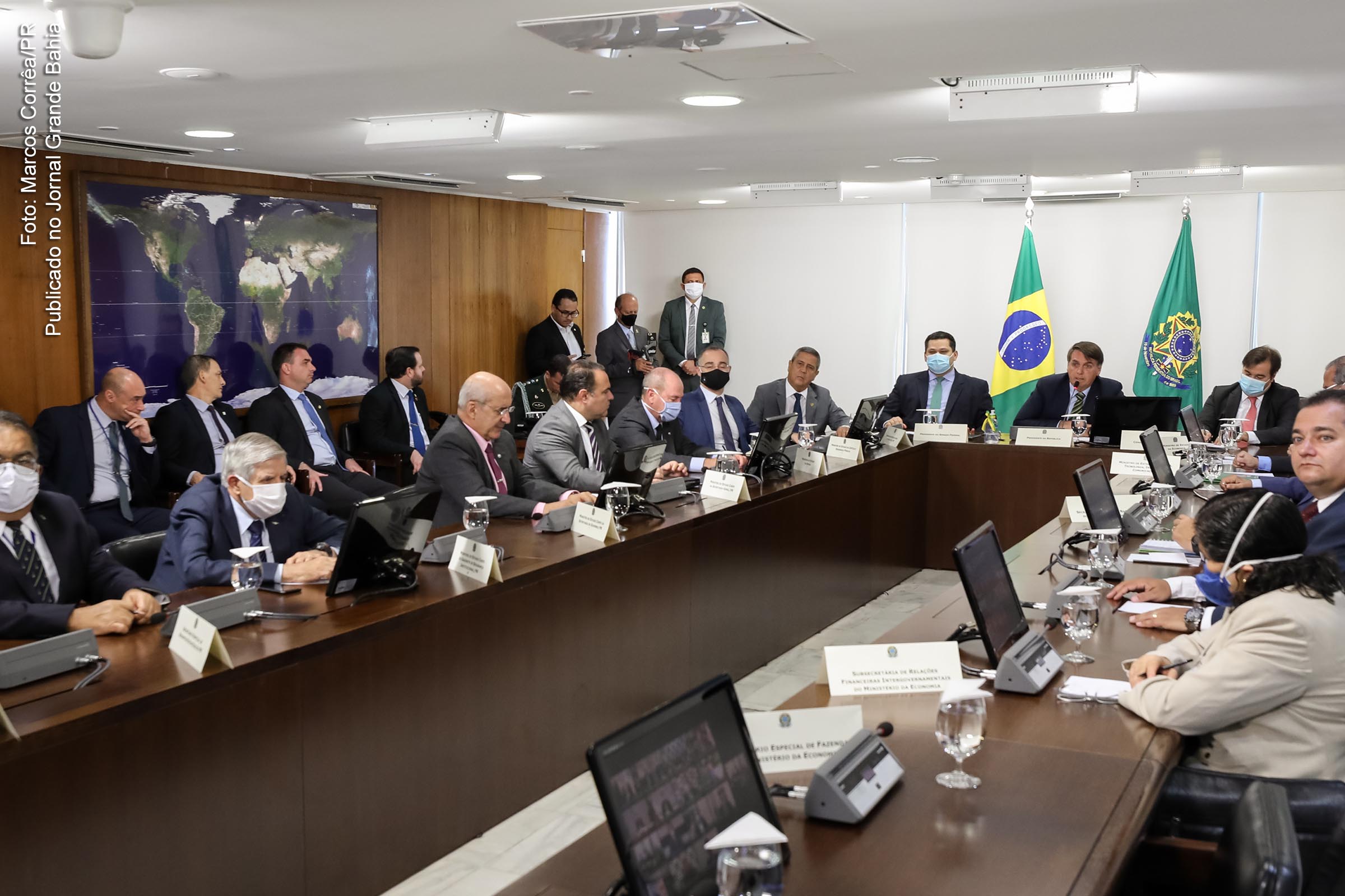 Governadores apoiam veto a reajuste de servidores e presidente Jair Bolsonaro anuncia para breve sanção de ajuda a Estados