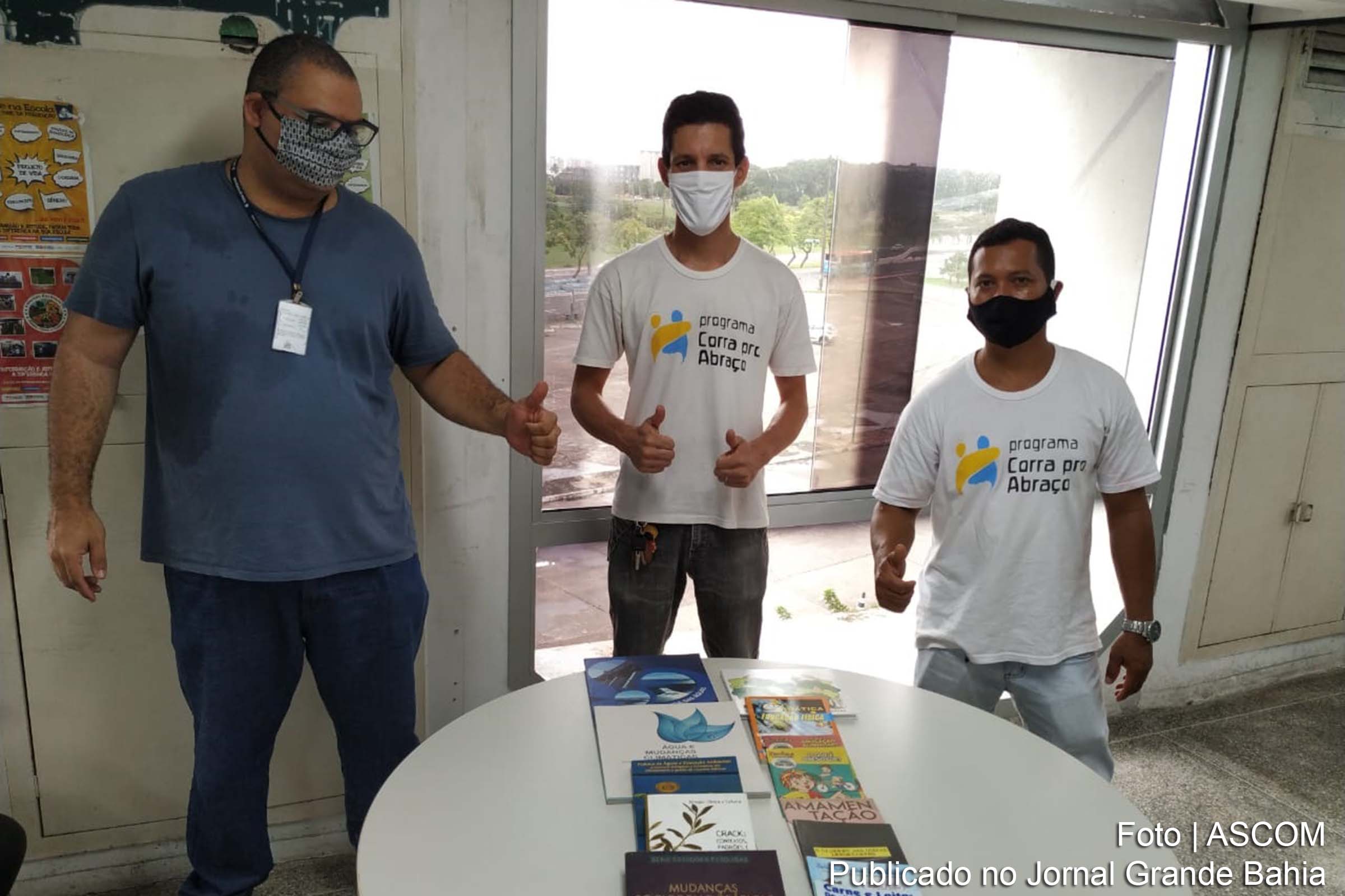 Secretaria da Educação da Bahia disponibilizou 2.600 livros de literatura infanto-juvenil e cartilhas educativas para serem inseridos nas cestas básicas que serão doadas.