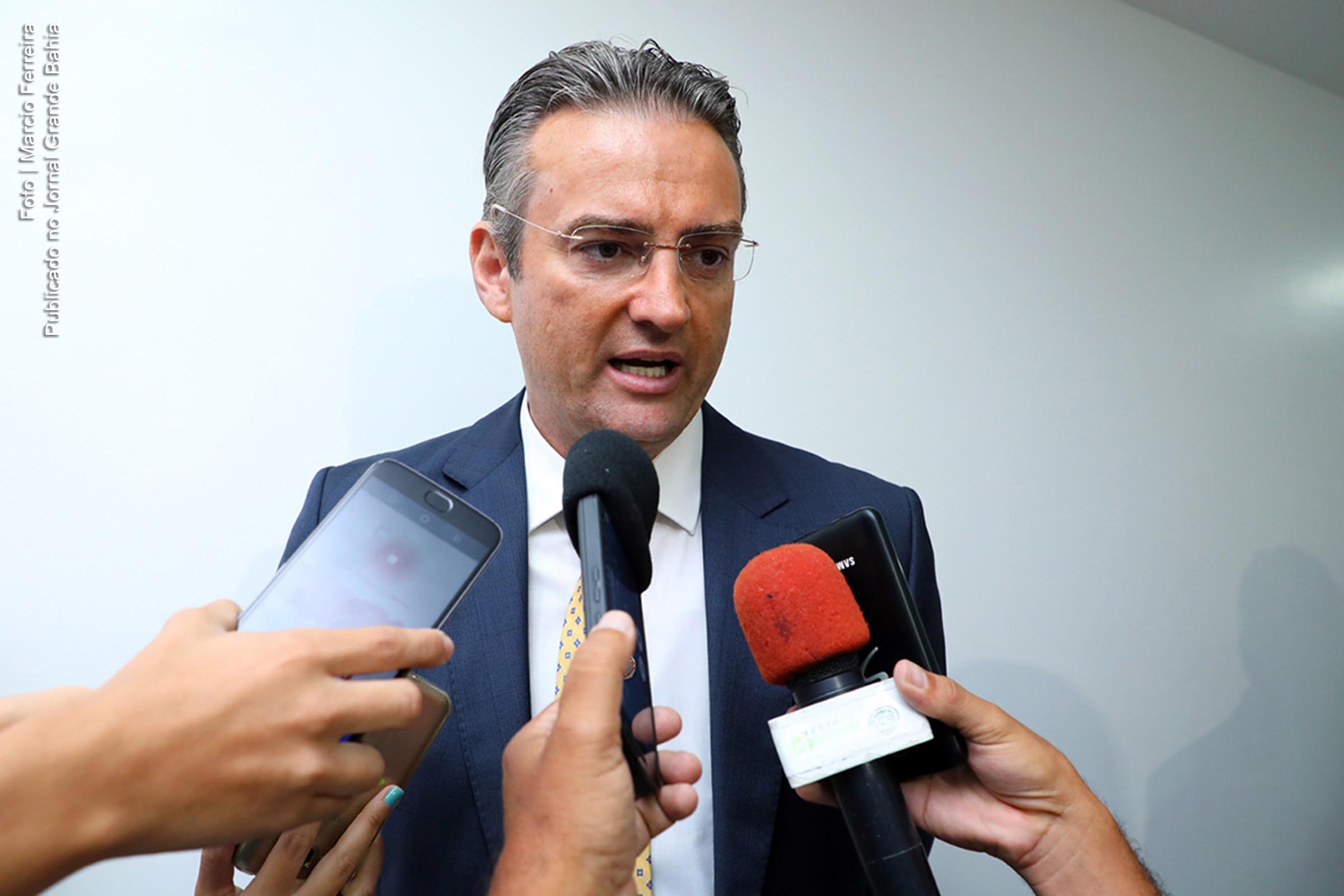 Rolando Alexandre de Souza é nomeado diretor-geral da Polícia Federal.
