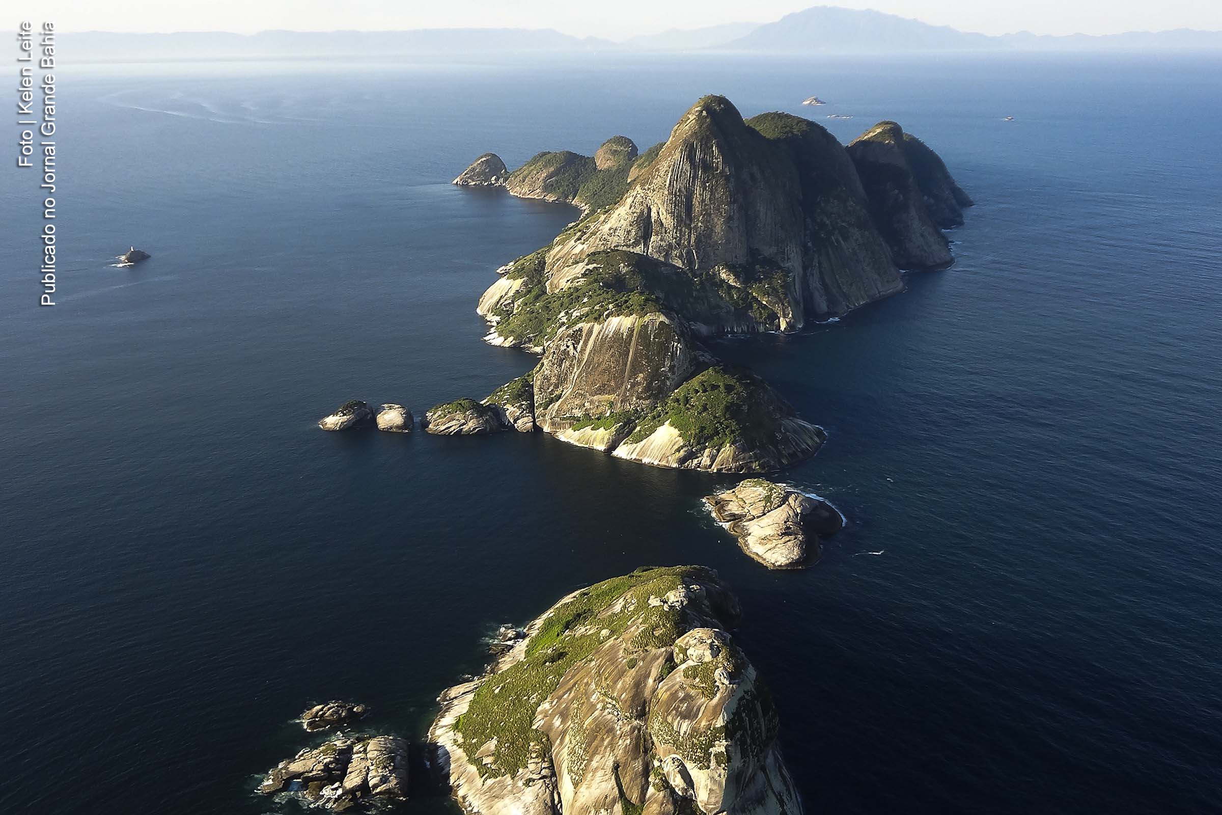 Alcatrazes é um arquipélago brasileiro, localizado aproximadamente 35 km ao sul de São Sebastião, no litoral norte do Estado de São Paulo, a uma hora de barco, aproximadamente.