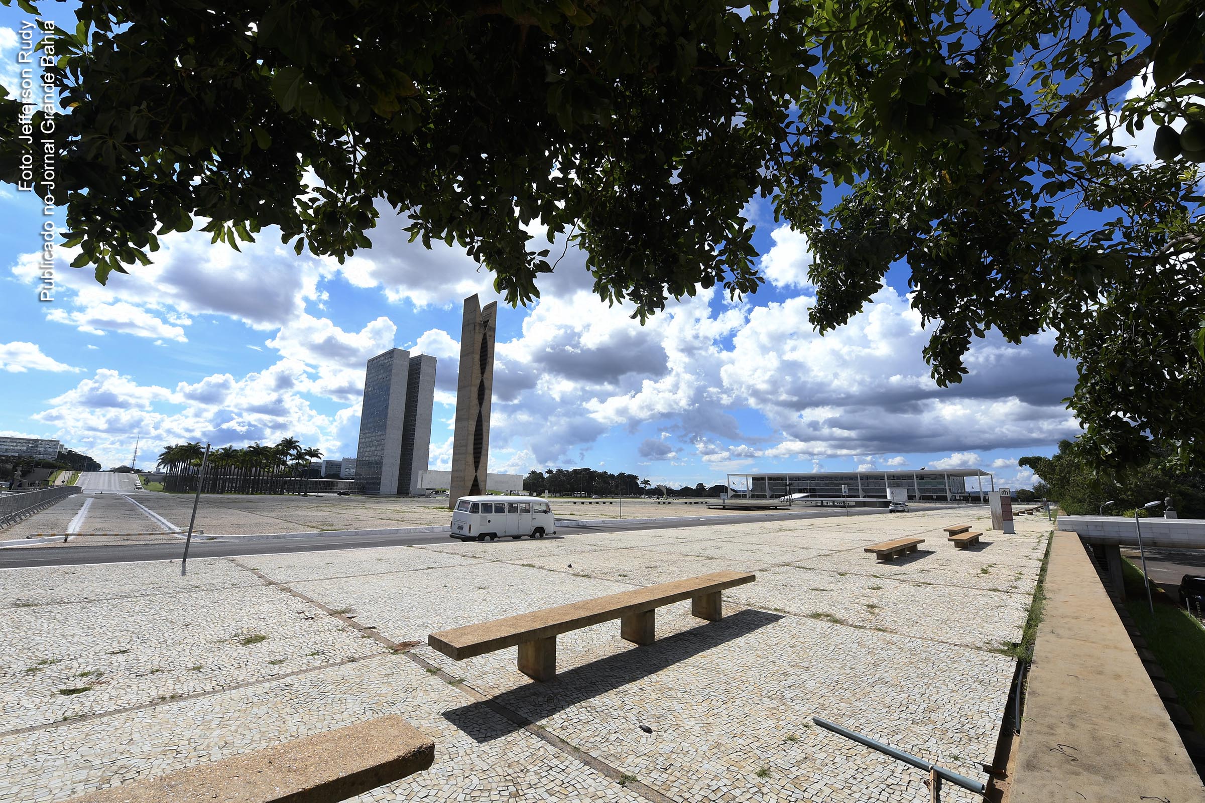 Vista panorâmica do Congresso Nacional, Praça dos Três Poderes e Palácio do Planalto.